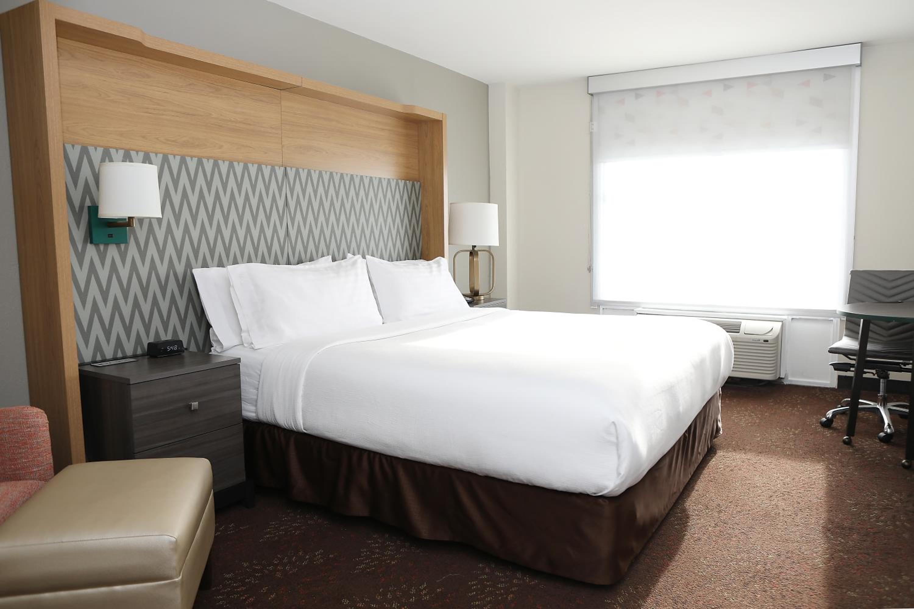 Standard King Room - Photo 5