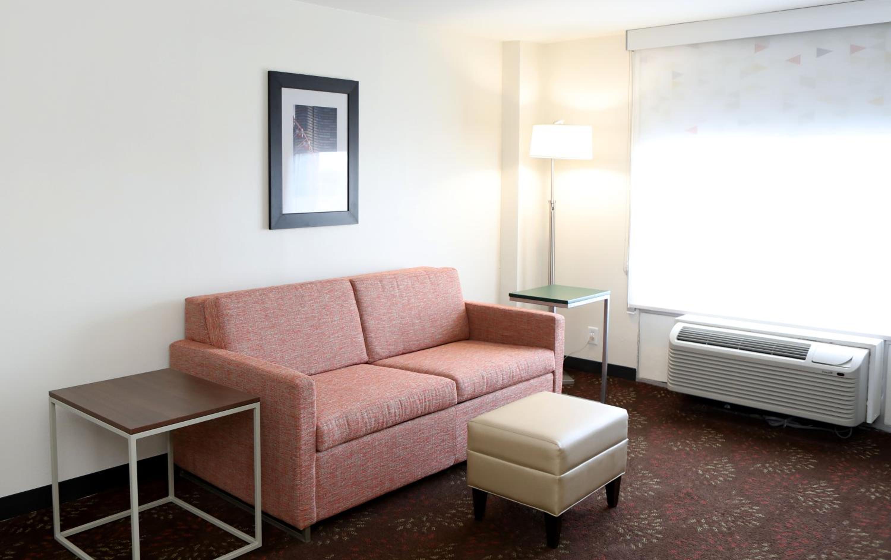 One-Bedroom Queen Suite - Photo 6