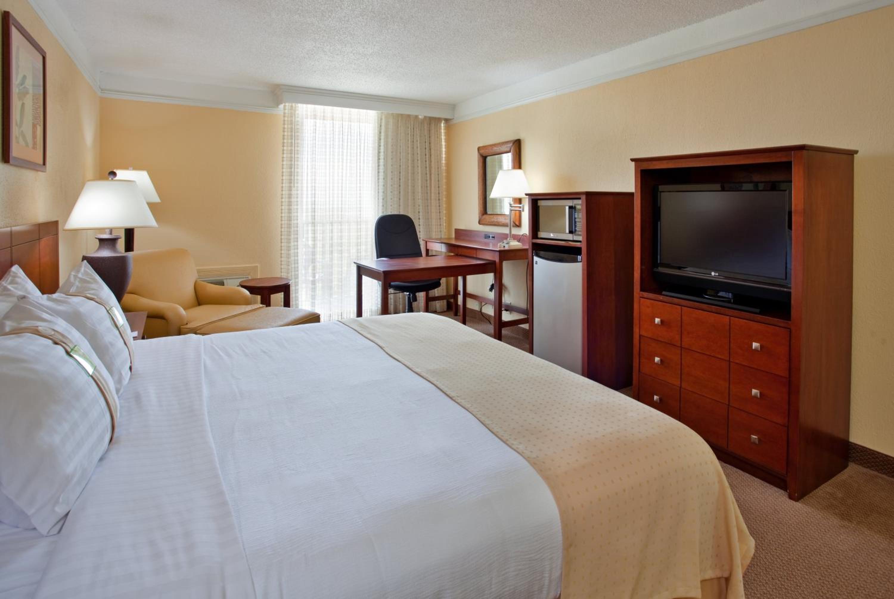 King Room with City View - Non-Smoking