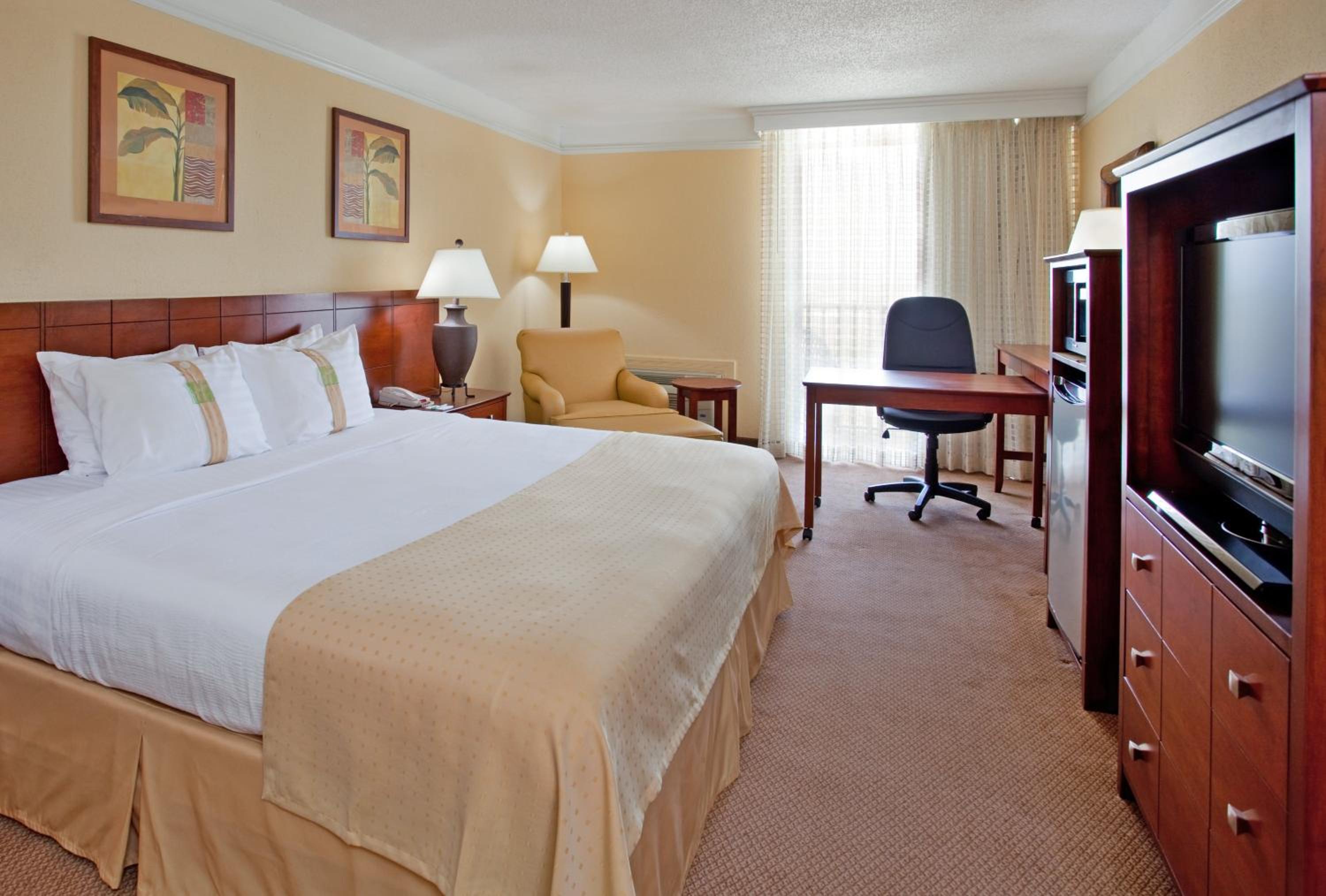 King Room with City View - Non-Smoking photo 2