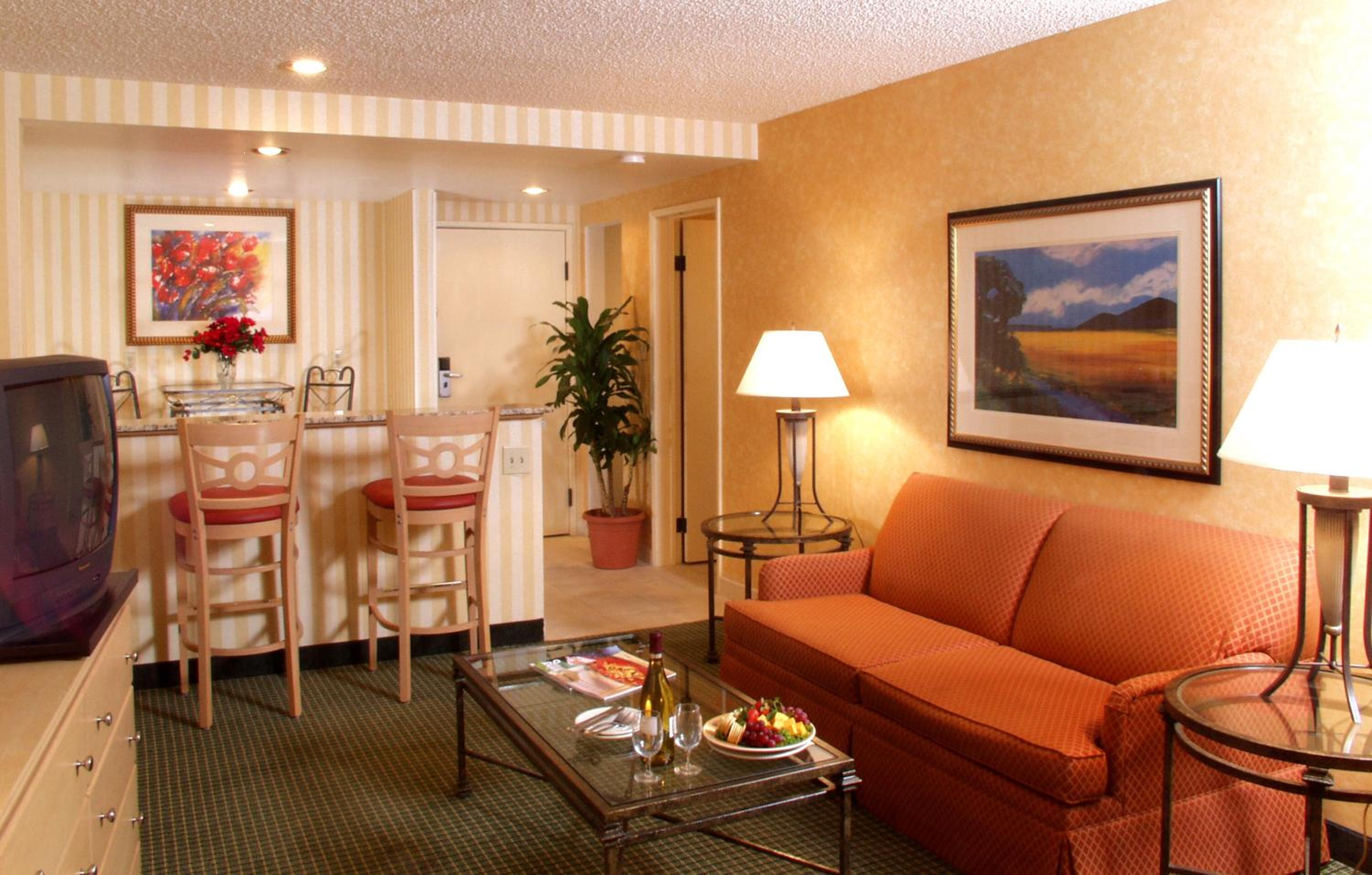 King Suite with Spa Bath - Non-Smoking - Photo 5