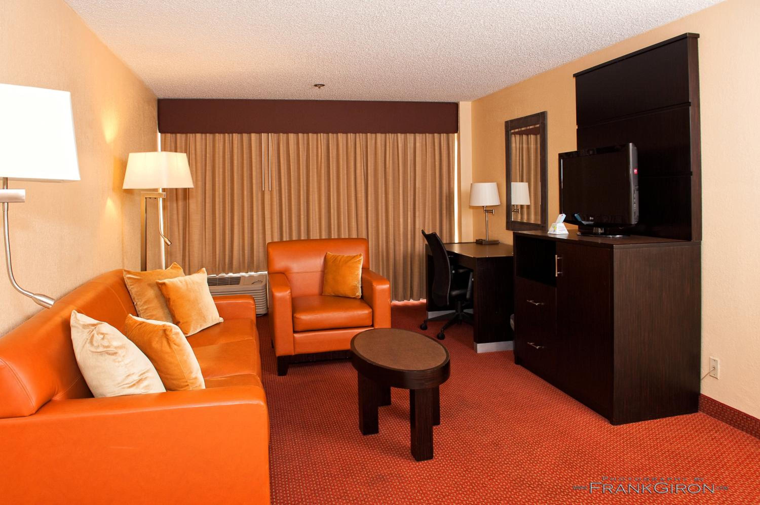 King Suite with Spa Bath - Non-Smoking - Photo 2