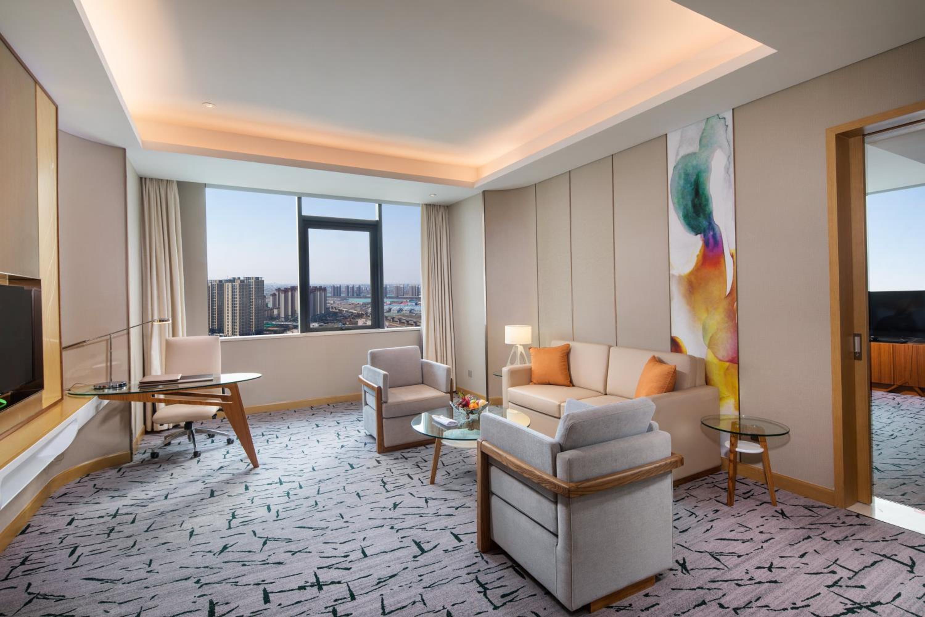 One-Bedroom Suite Lounge Access - Photo 2