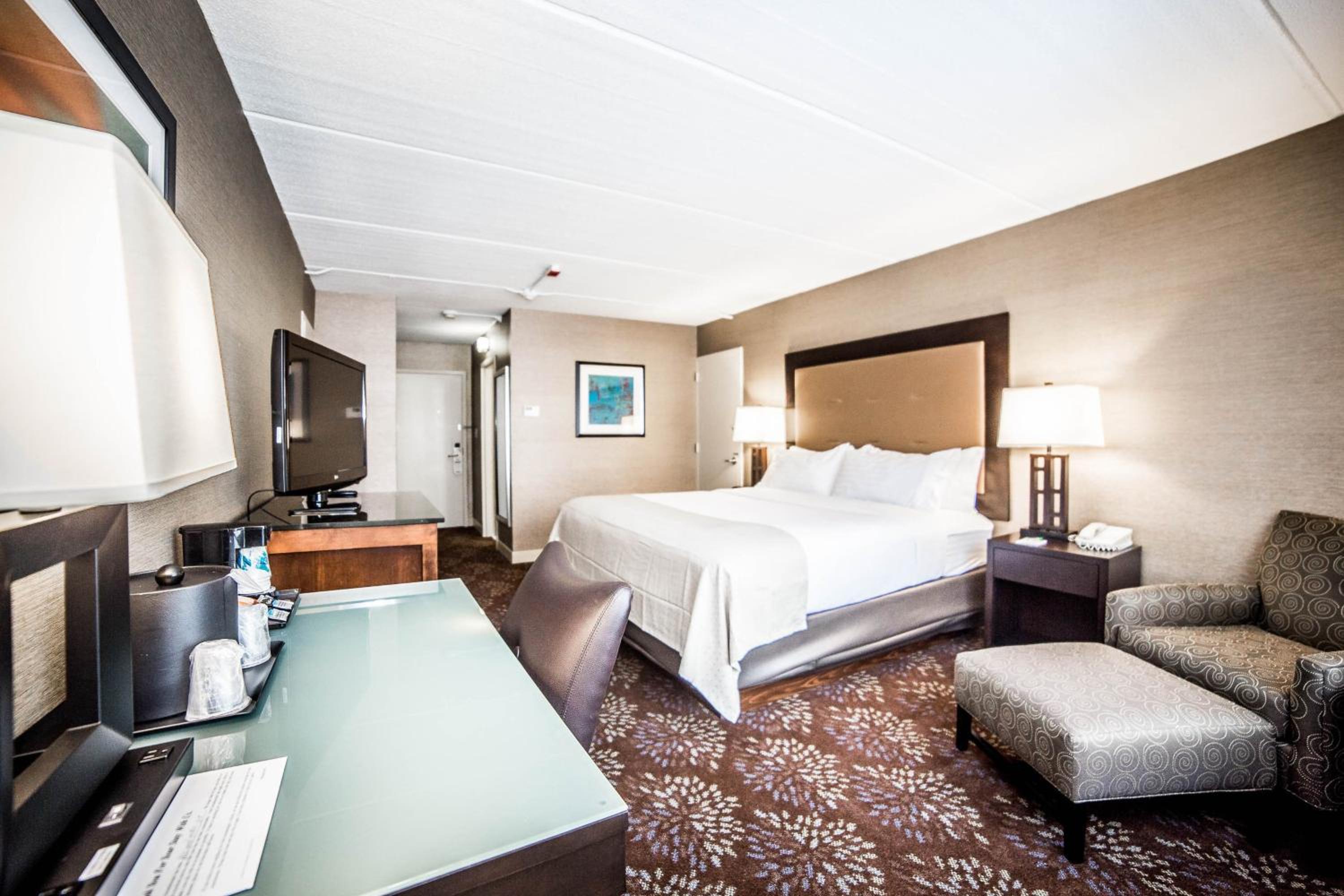 Standard King Room - Photo 3