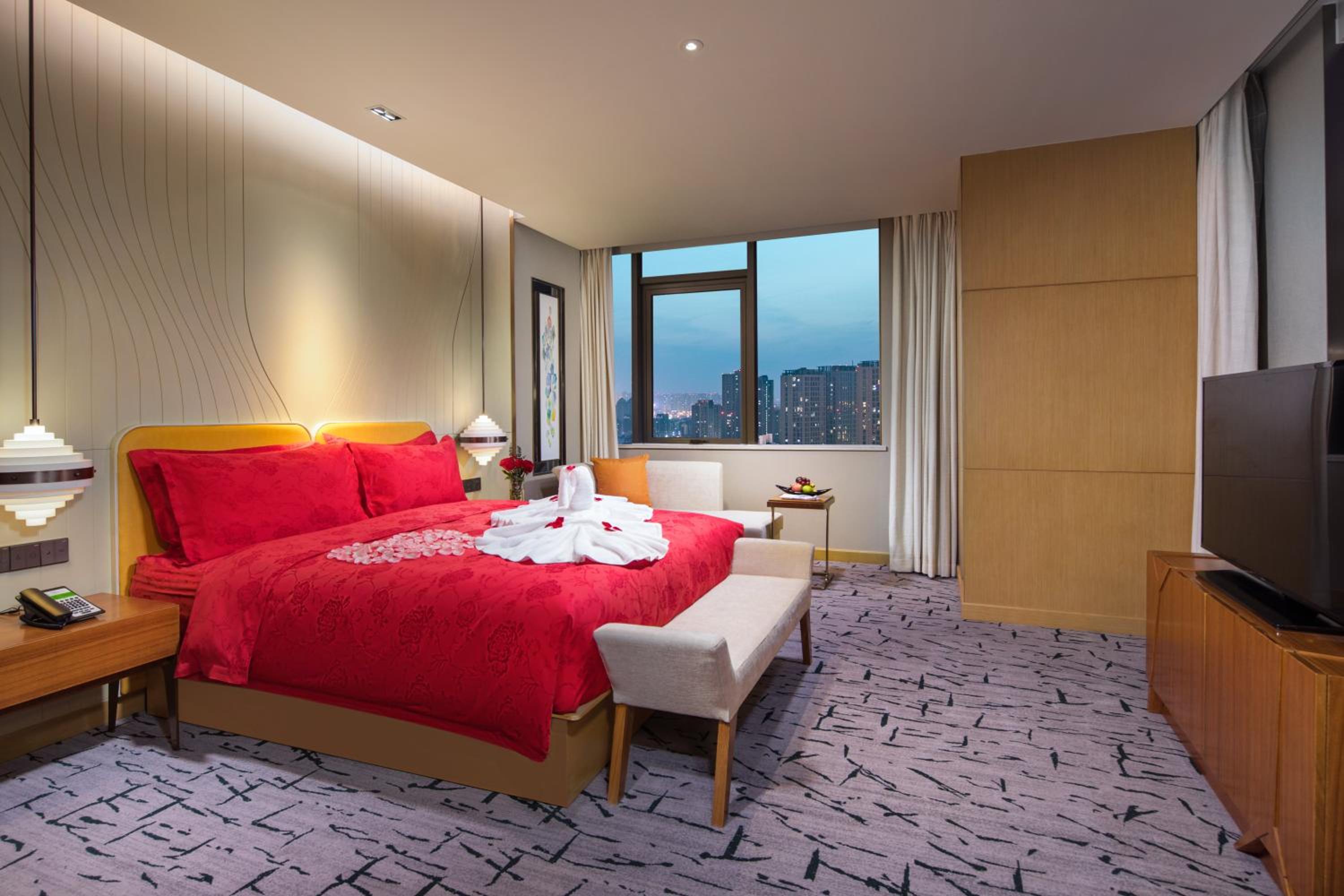 One-Bedroom Suite Lounge Access - Photo 3