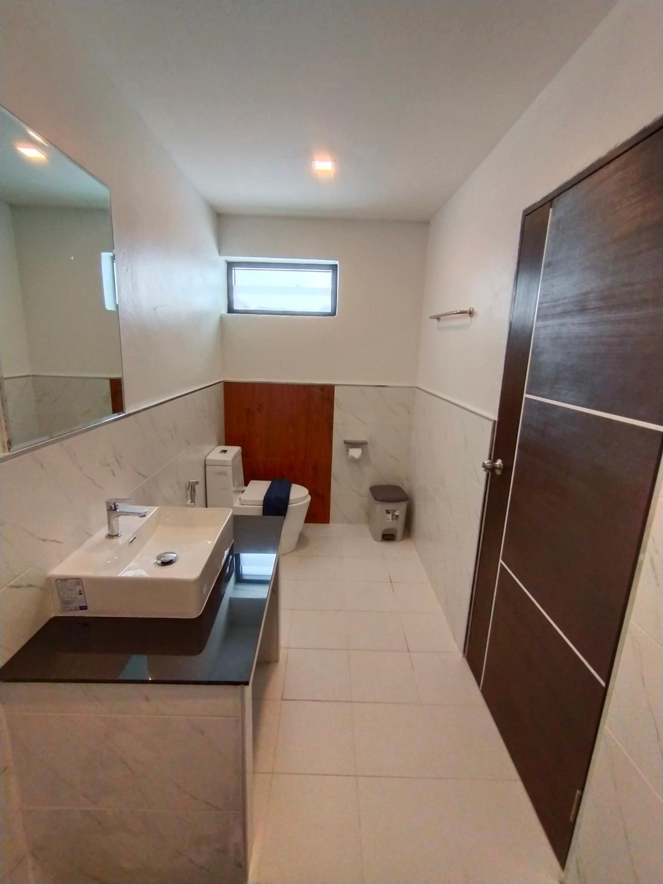 Standard King Room - Photo 14