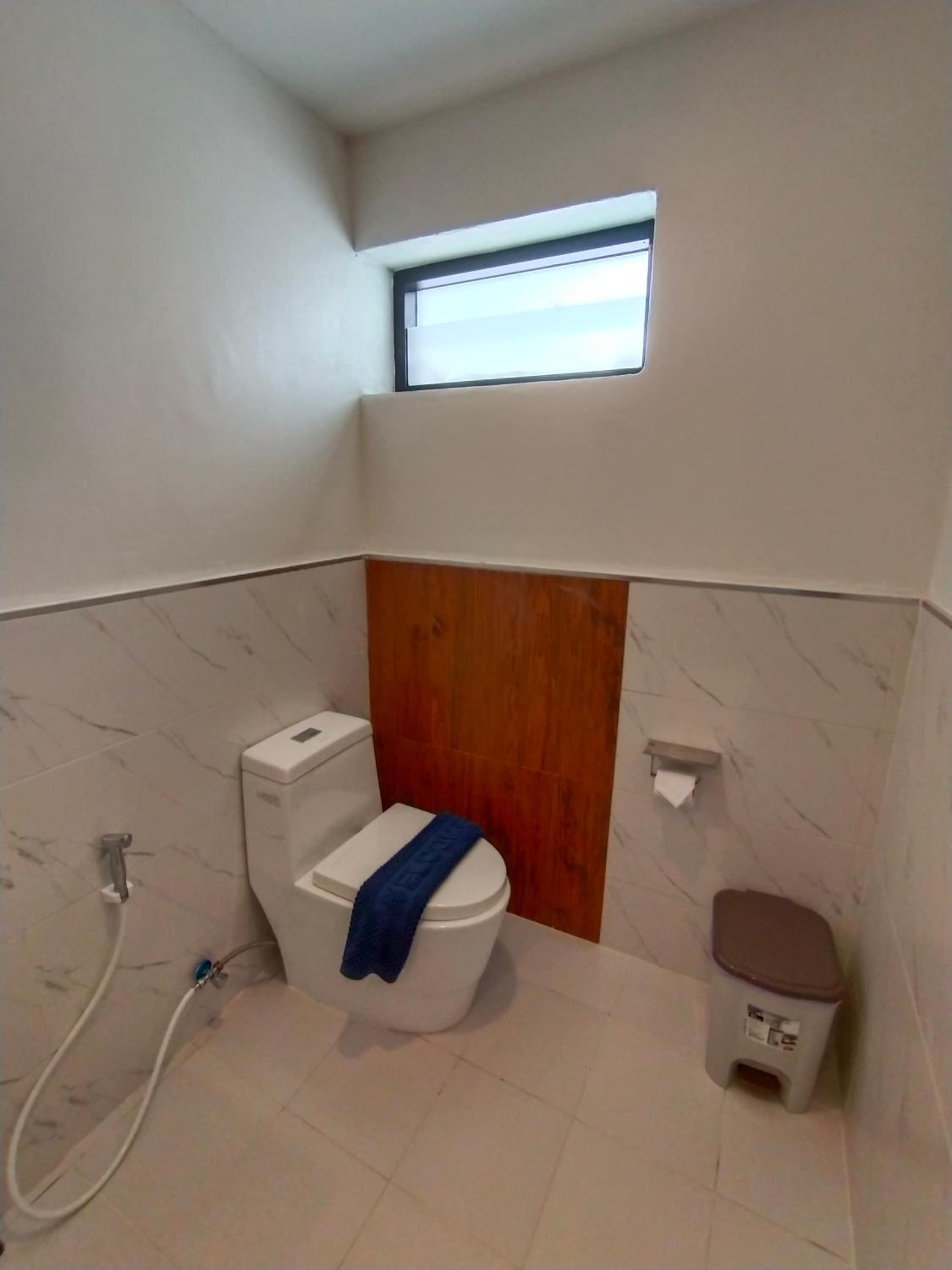 Standard King Room - Photo 13