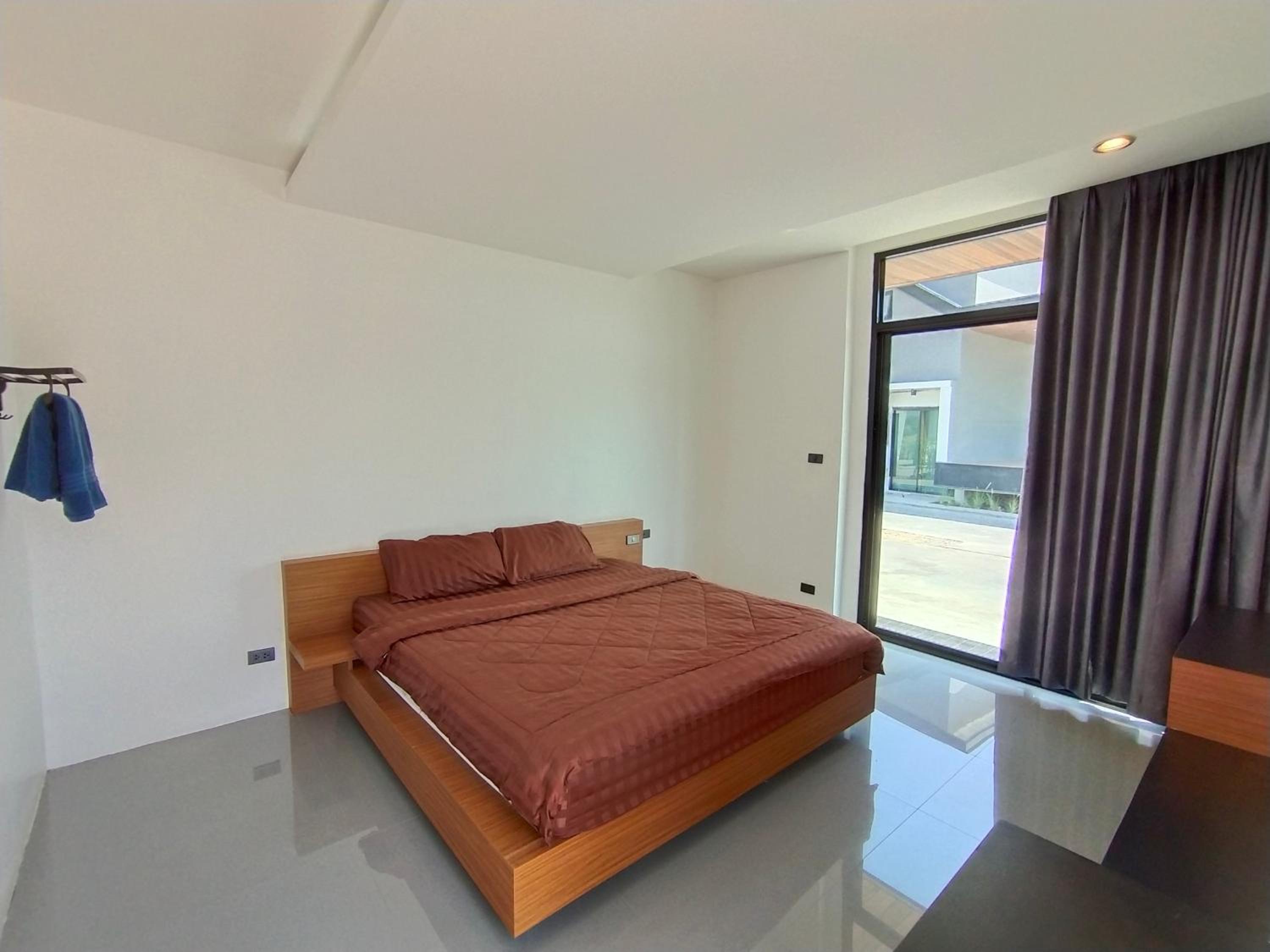 Standard King Room - Photo 20