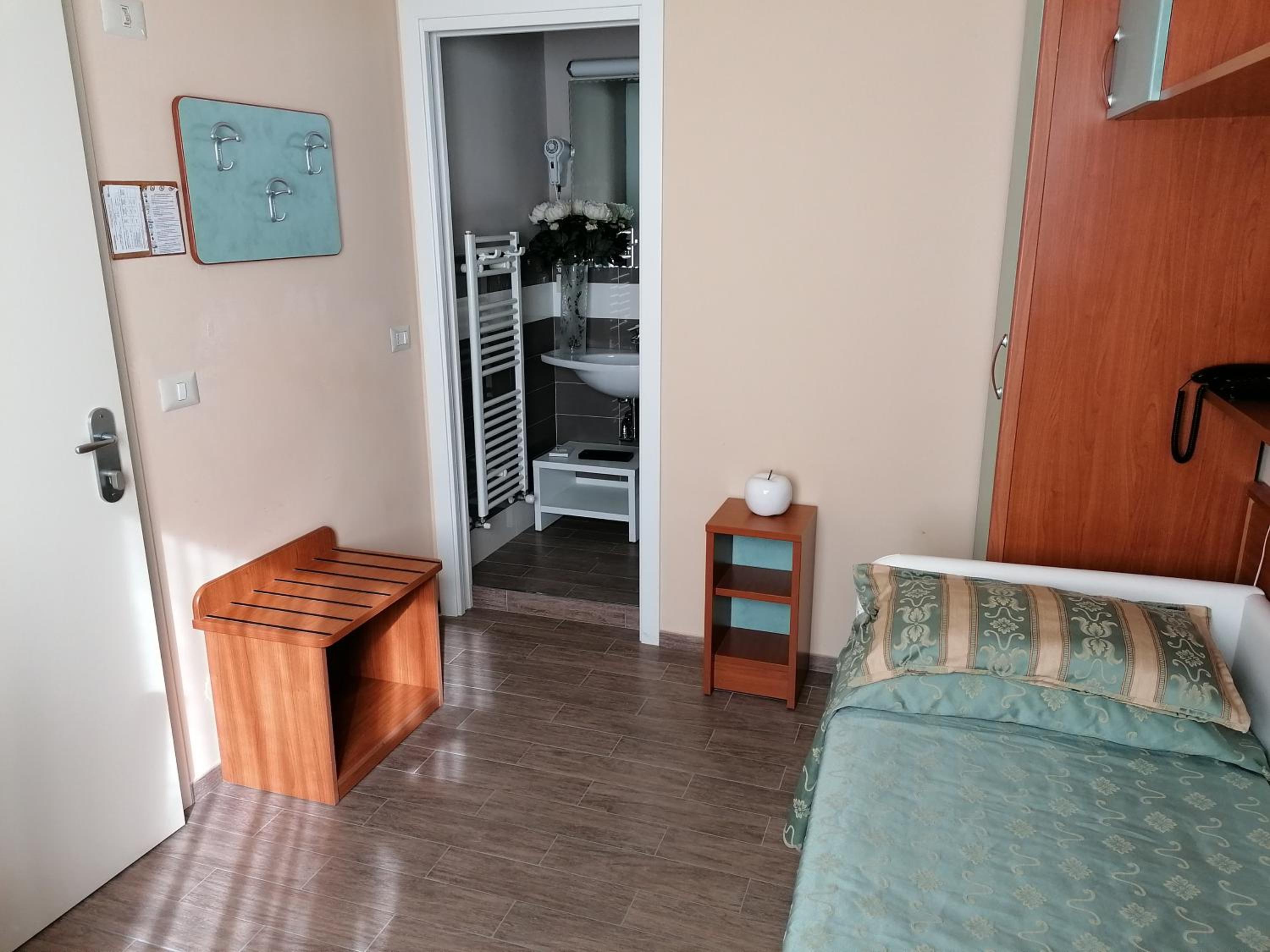 Single Room photo 2