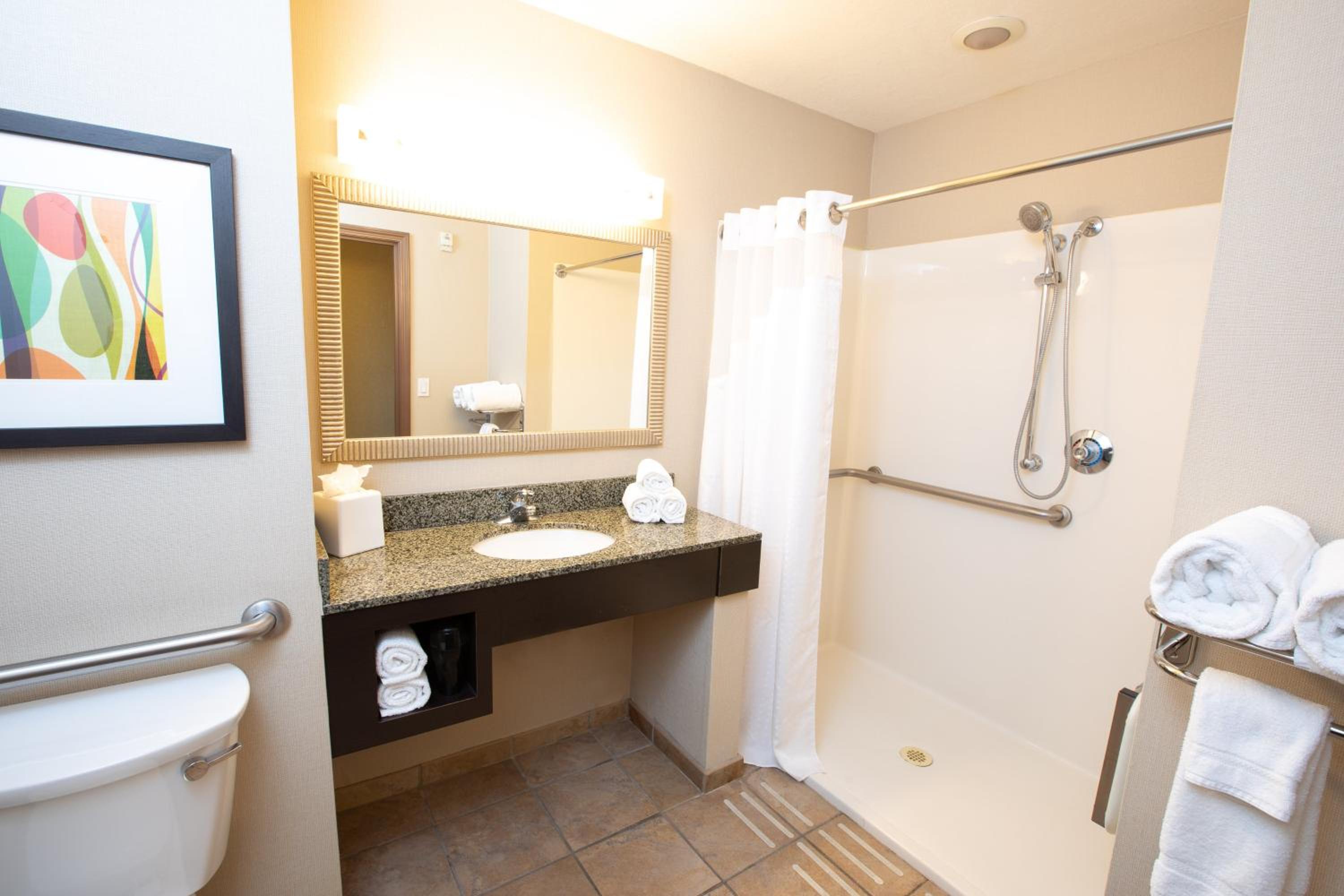 Queen Room with Two Queen Beds Hearing Accessible with Roll-In Shower - Non-Smoking - Photo 2