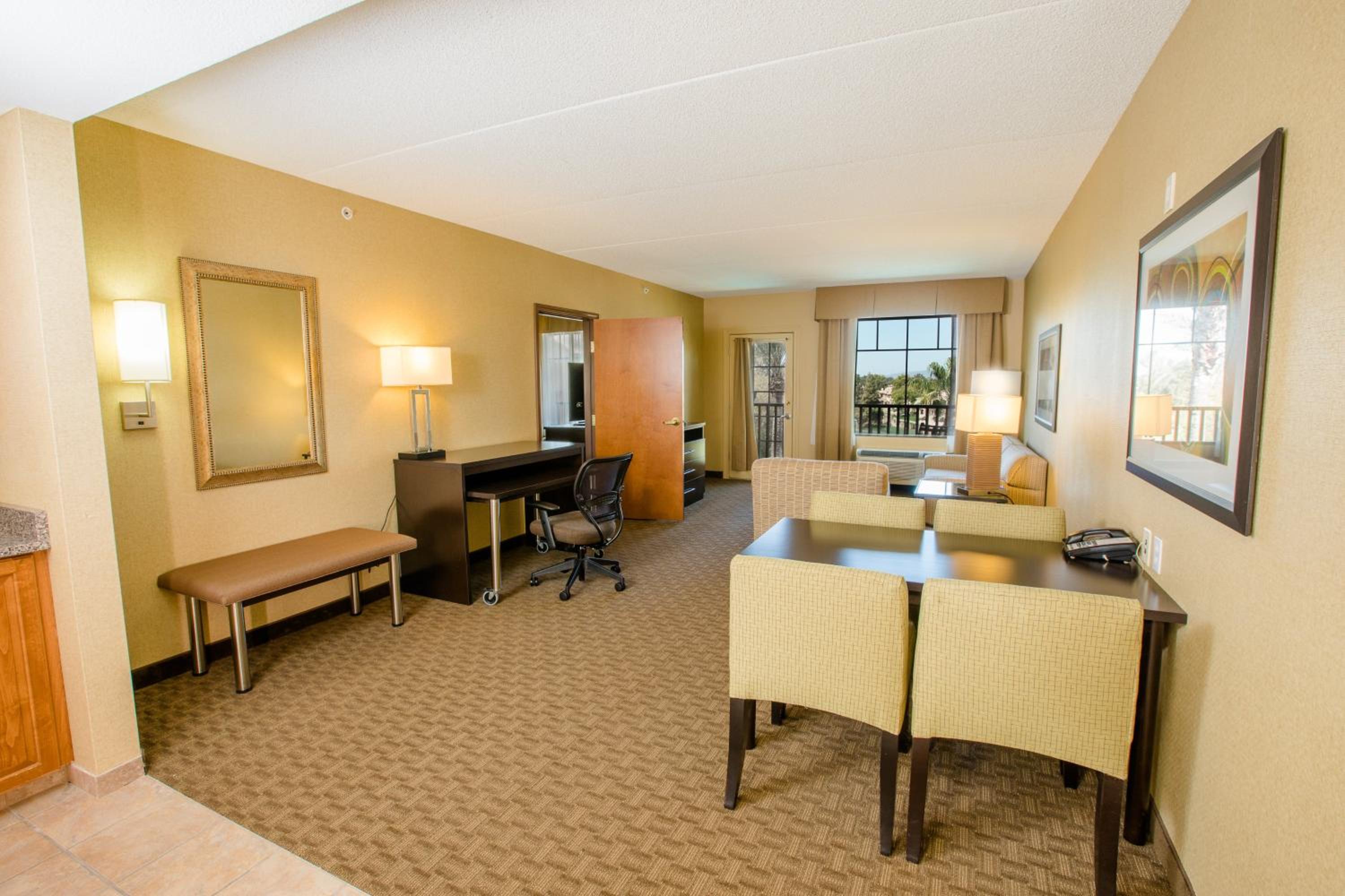 One-Bedroom King Suite photo 3