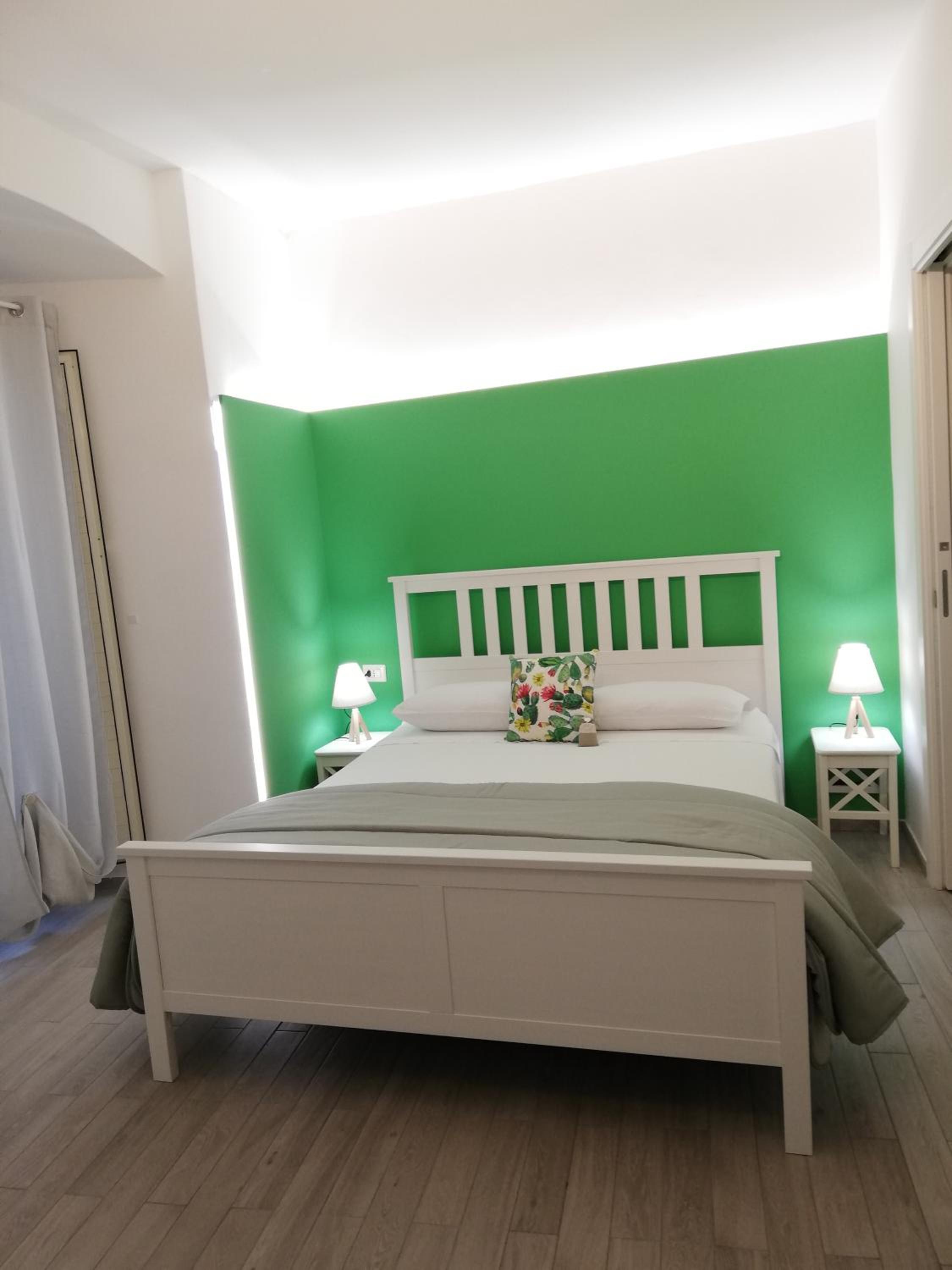Double Room with Private Bathroom - Photo 9