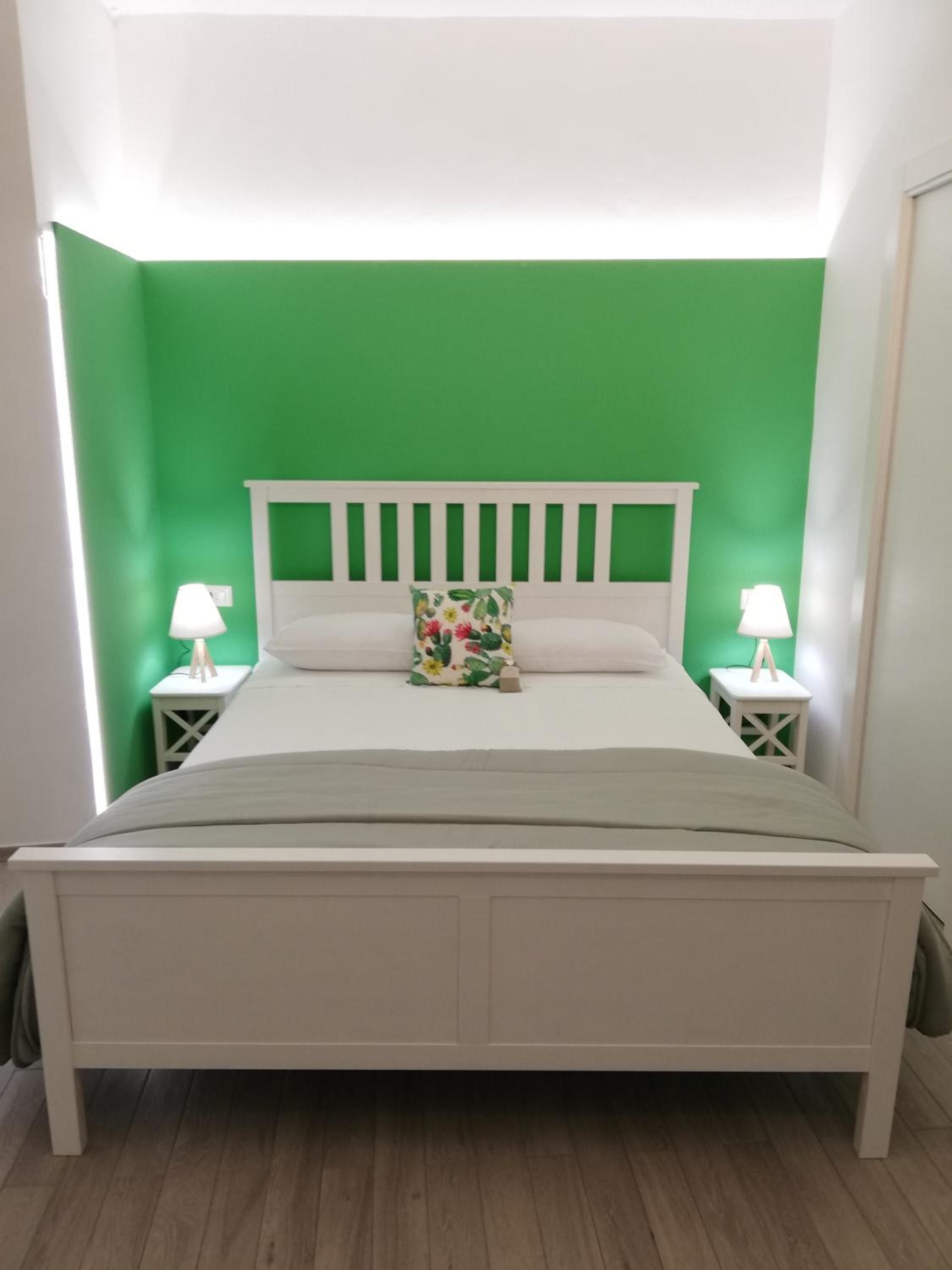 Double Room with Private Bathroom - Photo 14