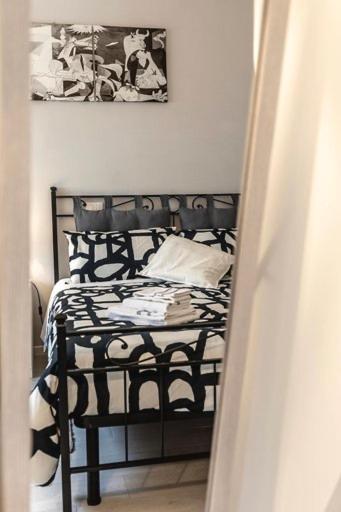 One-Bedroom Apartment - Photo 32