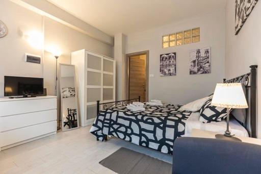 One-Bedroom Apartment - Photo 15