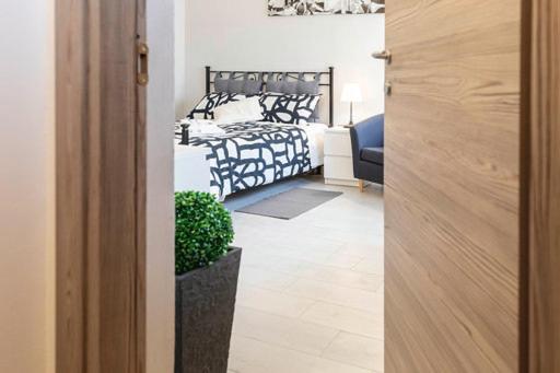 One-Bedroom Apartment - Photo 17