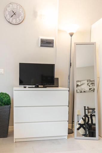 One-Bedroom Apartment - Photo 8