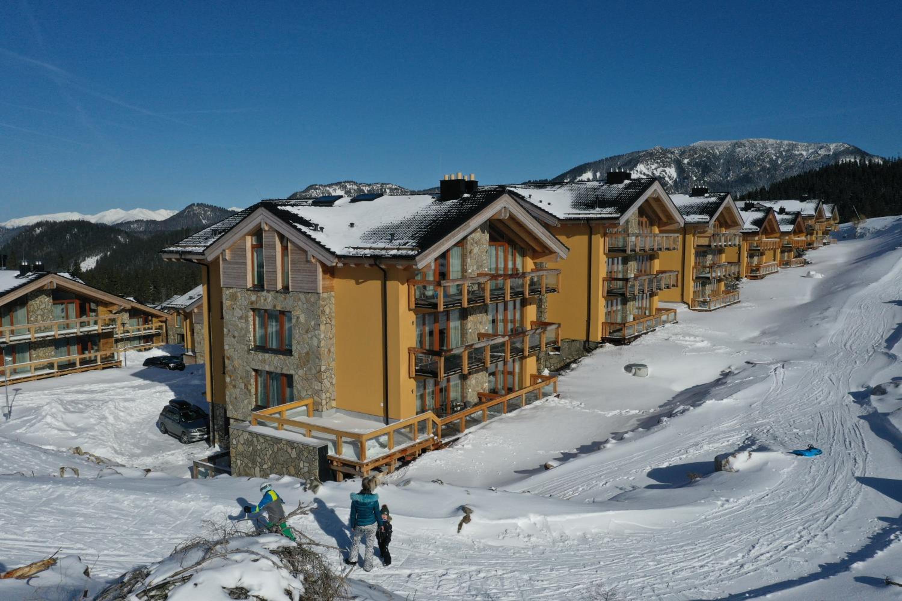 Apartment with Mountain View - Photo 8