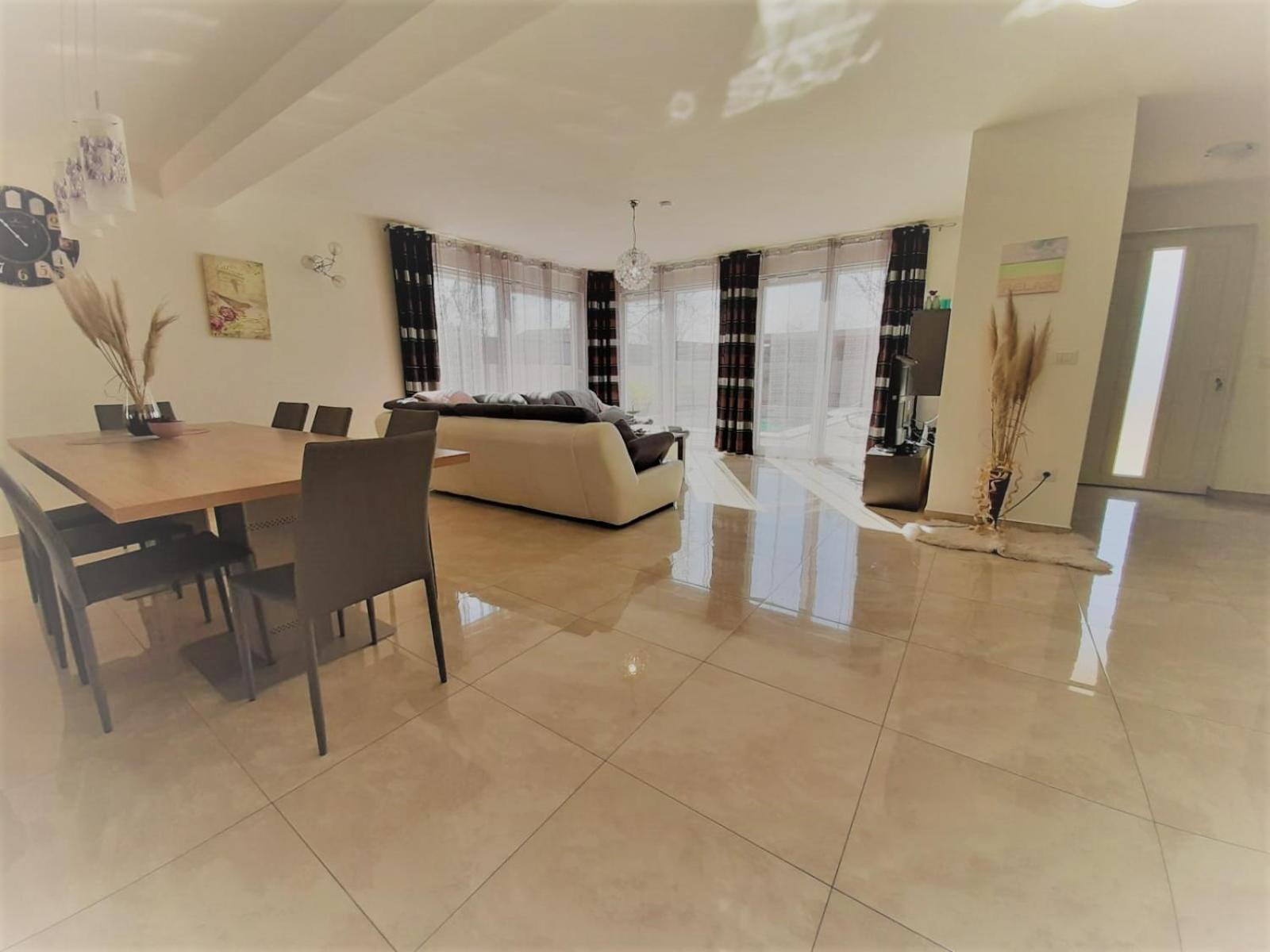 Villa com Piscina Privada