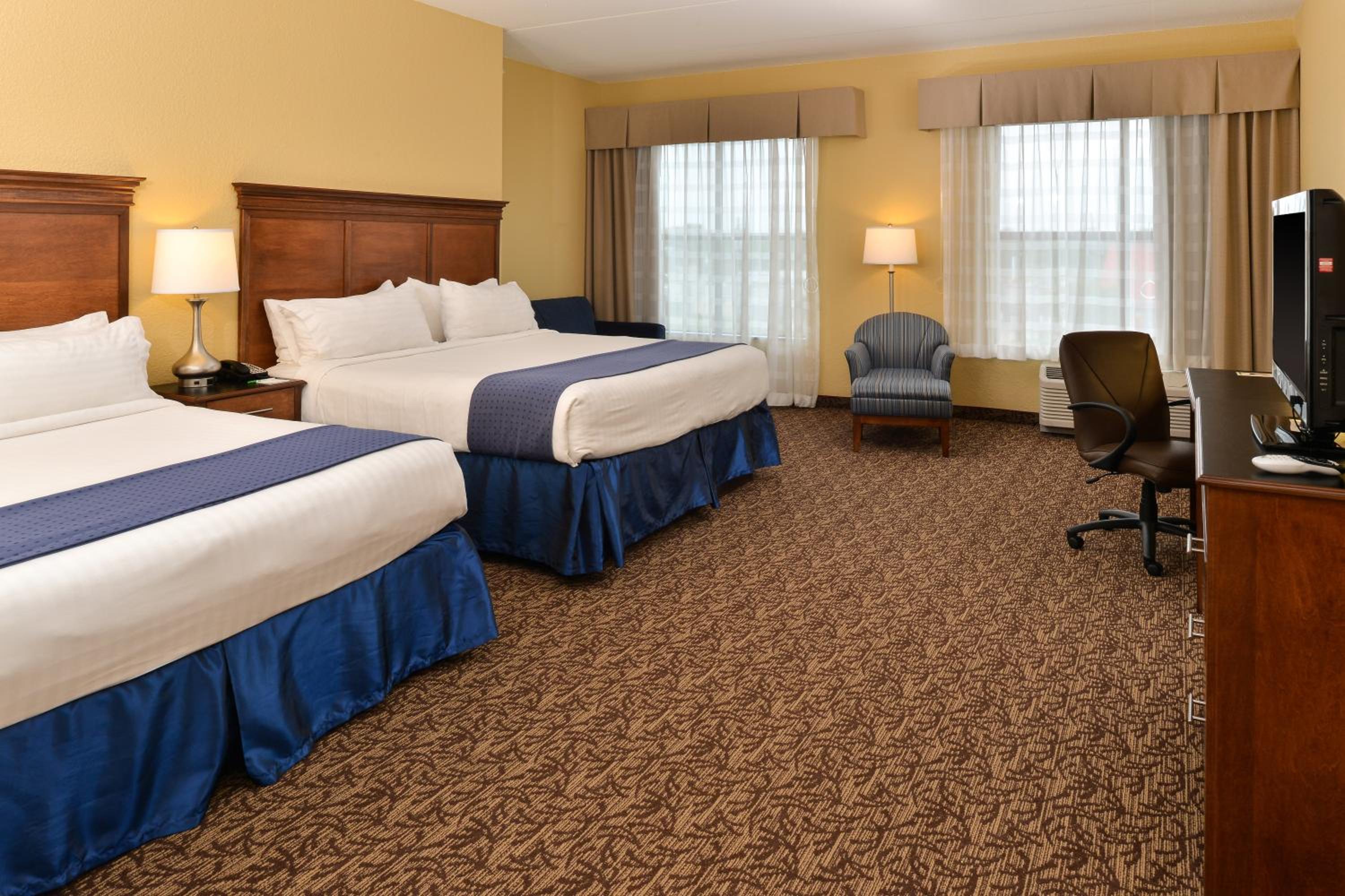 Deluxe Room with Two King Beds - Non-Smoking photo 1