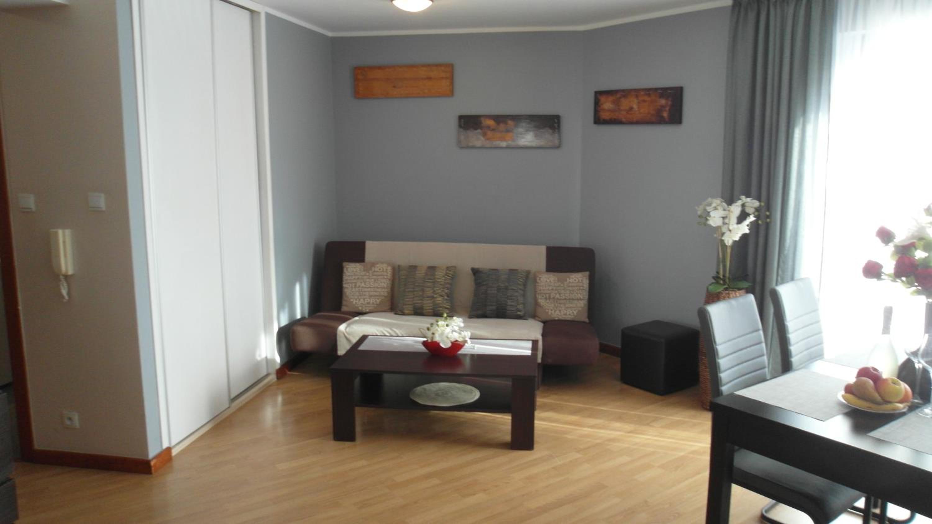 One-Bedroom Apartment photo 2