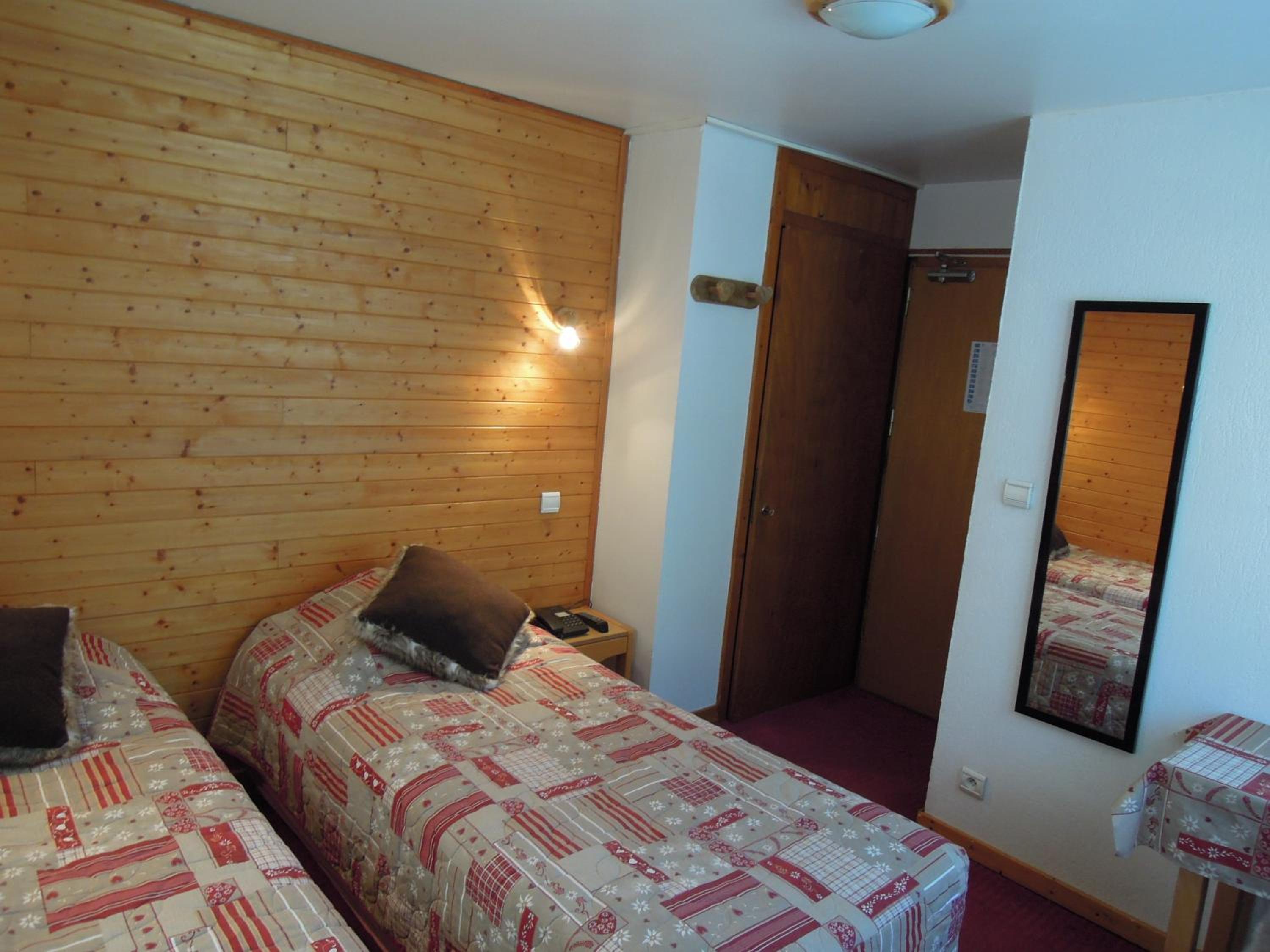 Budget Twin Room - Photo 4
