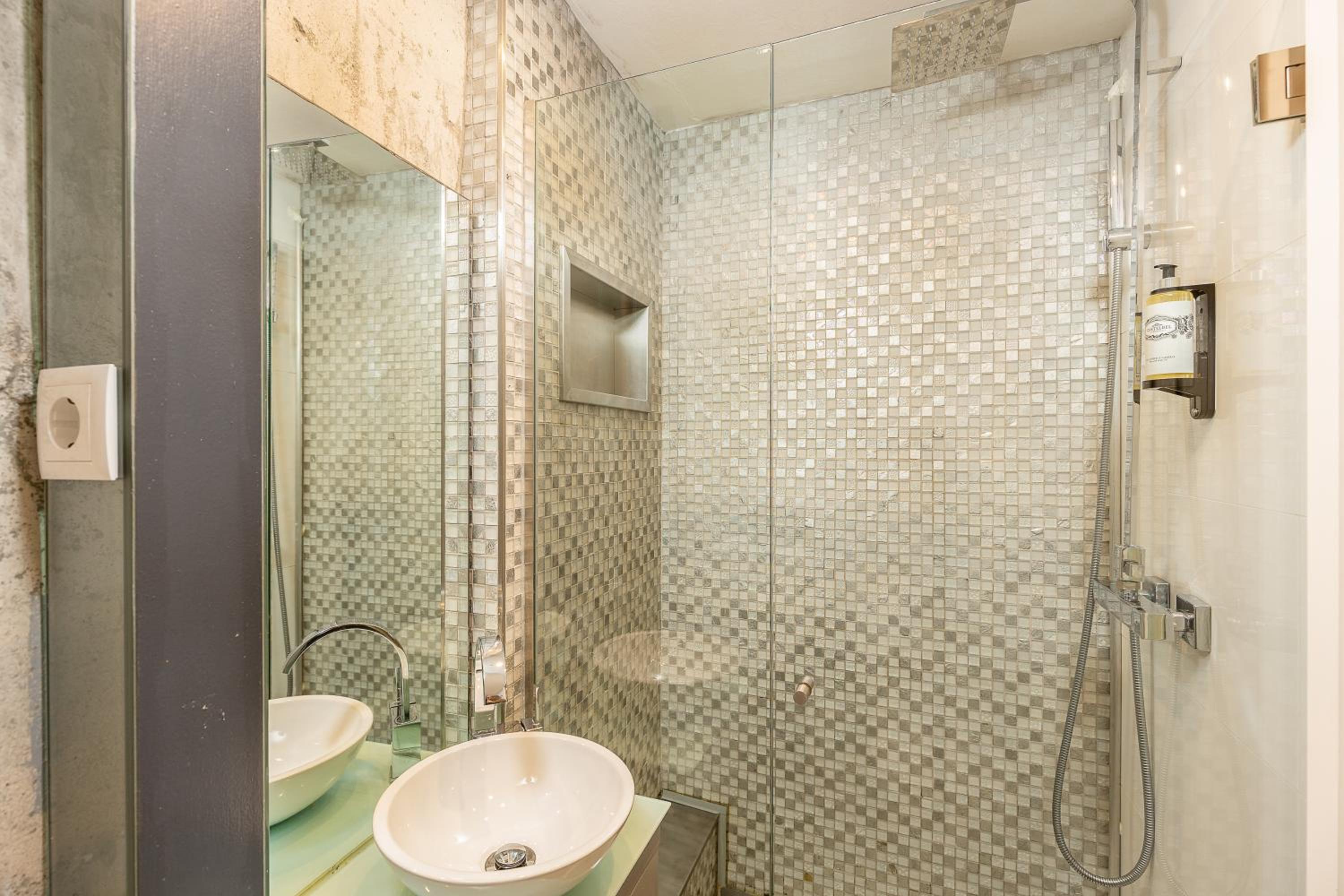 One-Bedroom Apartment with Balcony and River View - Second Floor photo 2