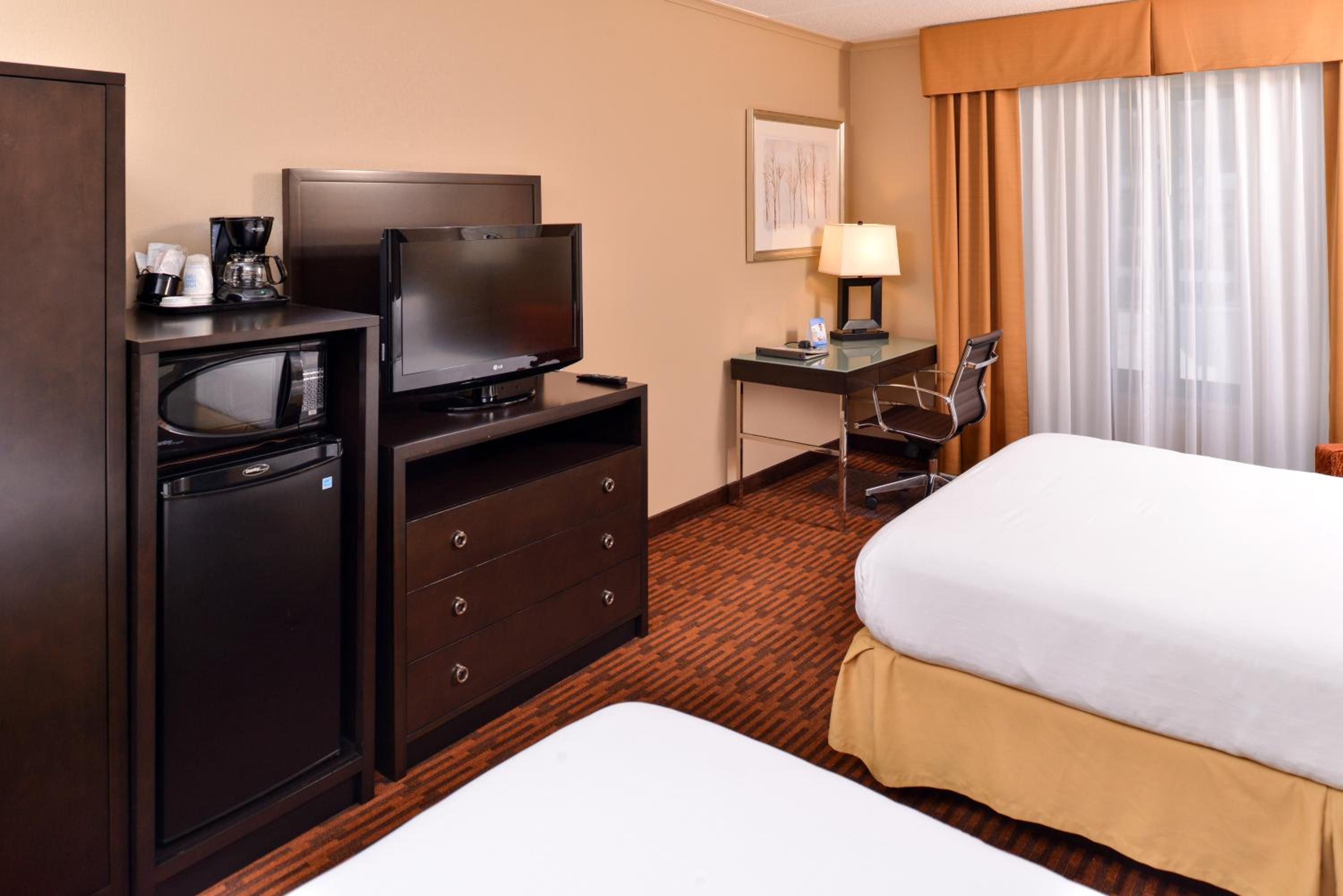 Standard Room with Two Queen Beds - Photo 1