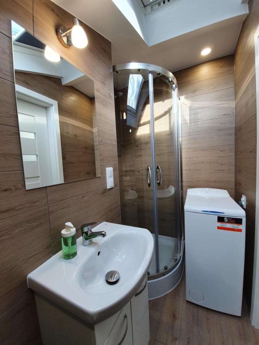 Double Room with Private Bathroom - Photo 15