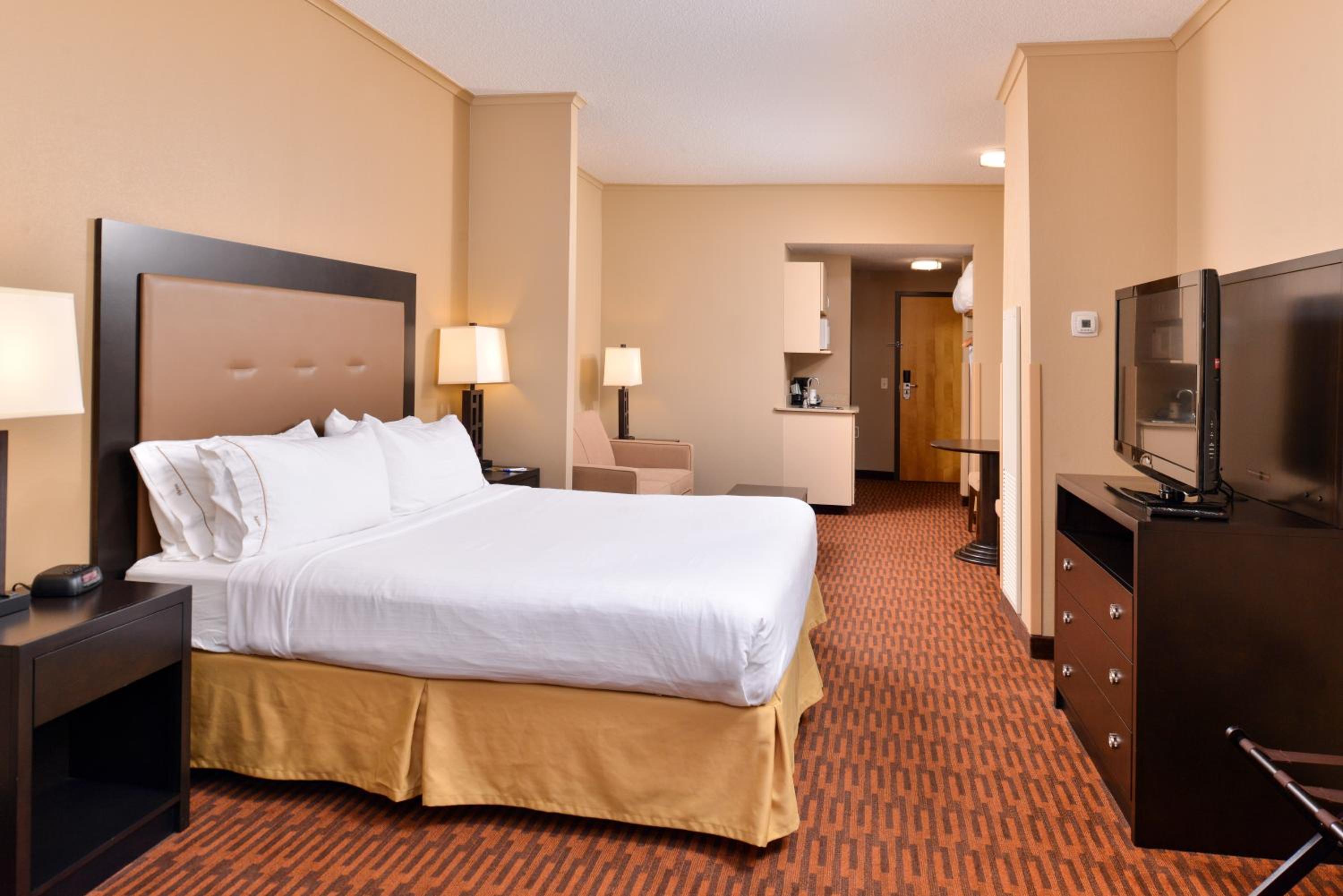 King Suite with Sofa Bed - Photo 6