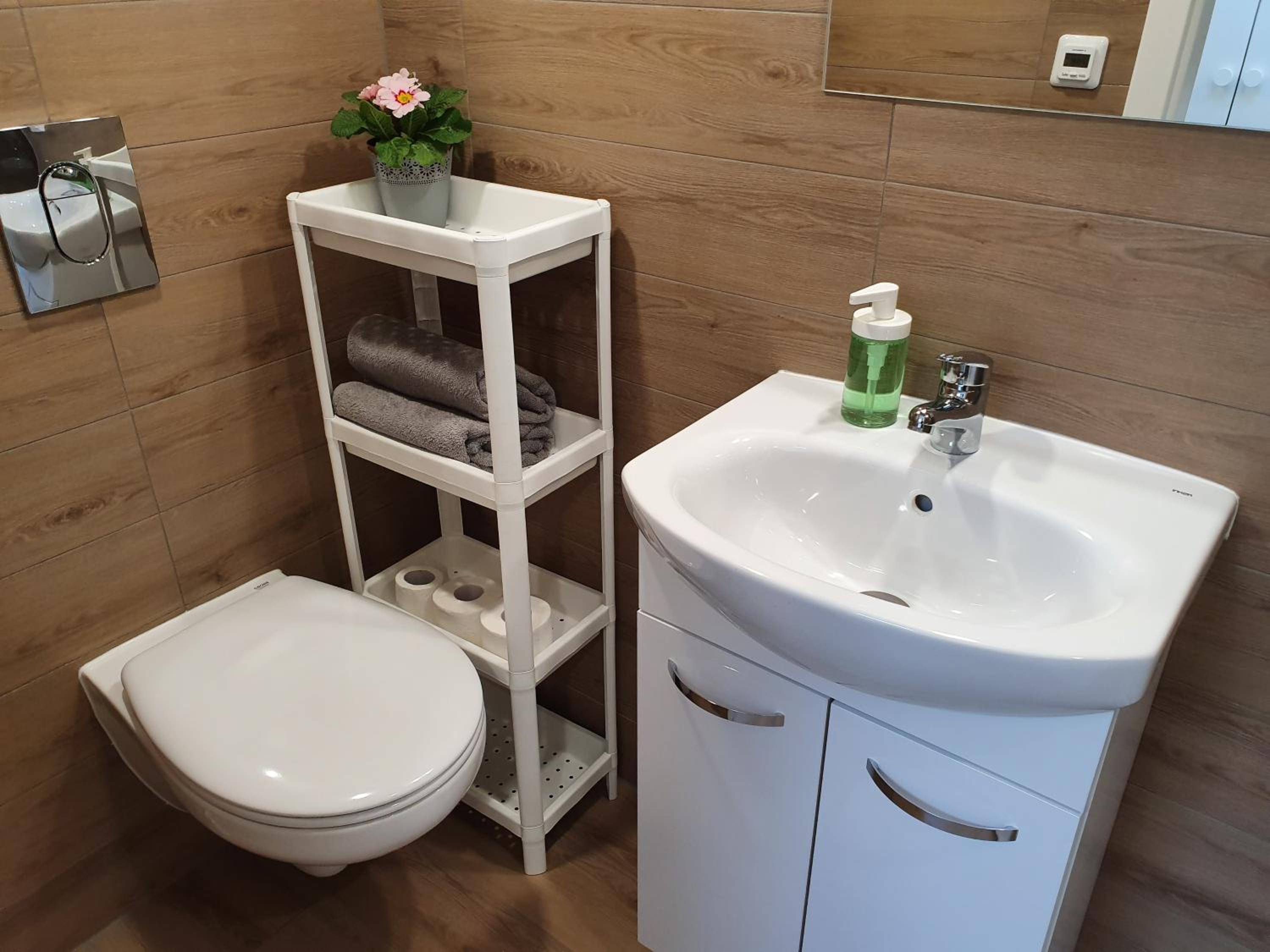Double Room with Private Bathroom - Photo 12