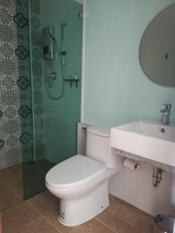 Queen Room with City View - Photo 2