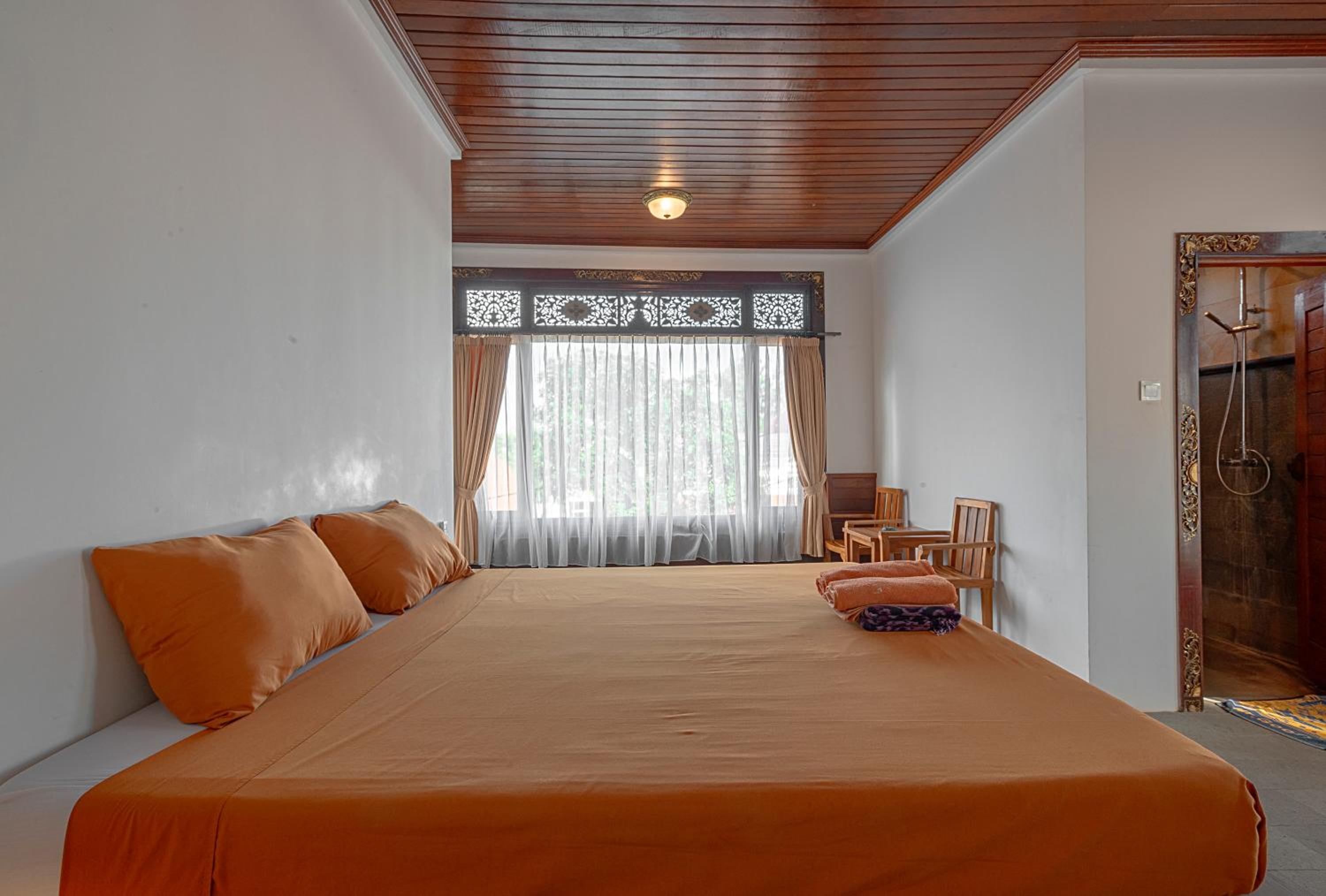 Standard Queen Room