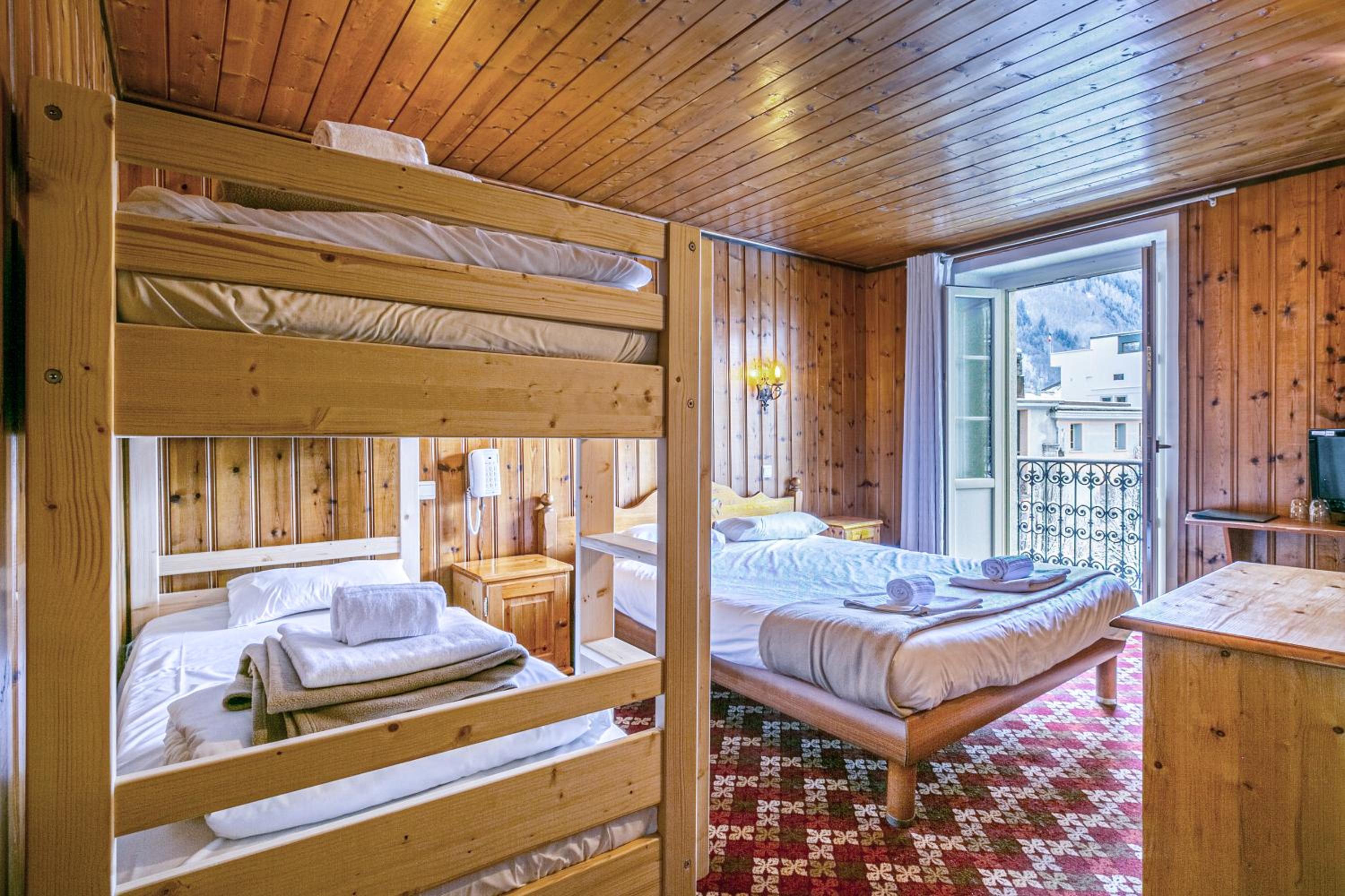 Quadruple Room with Mountain View - Photo 2