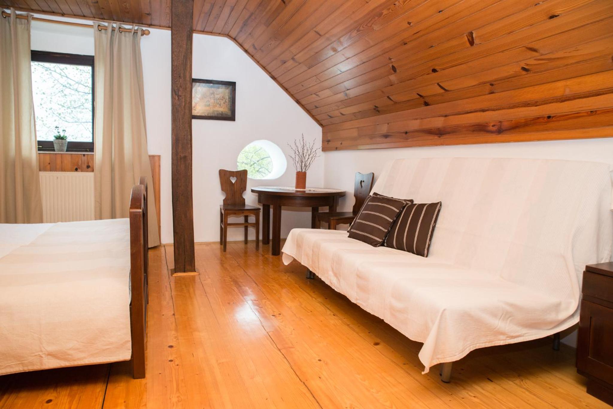 Double or Twin Room with Private Bathroom photo 2
