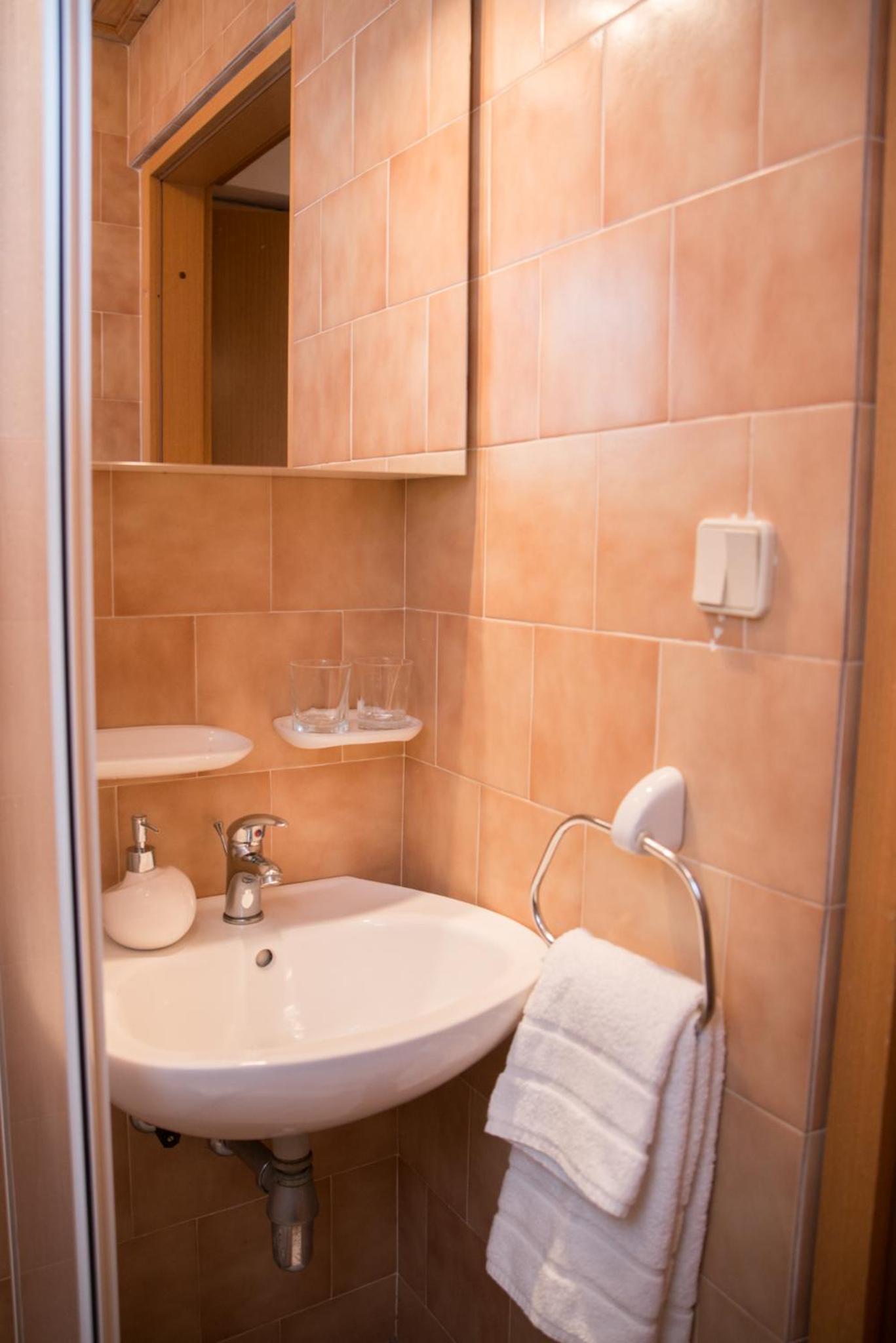 Double or Twin Room with Private Bathroom photo 3