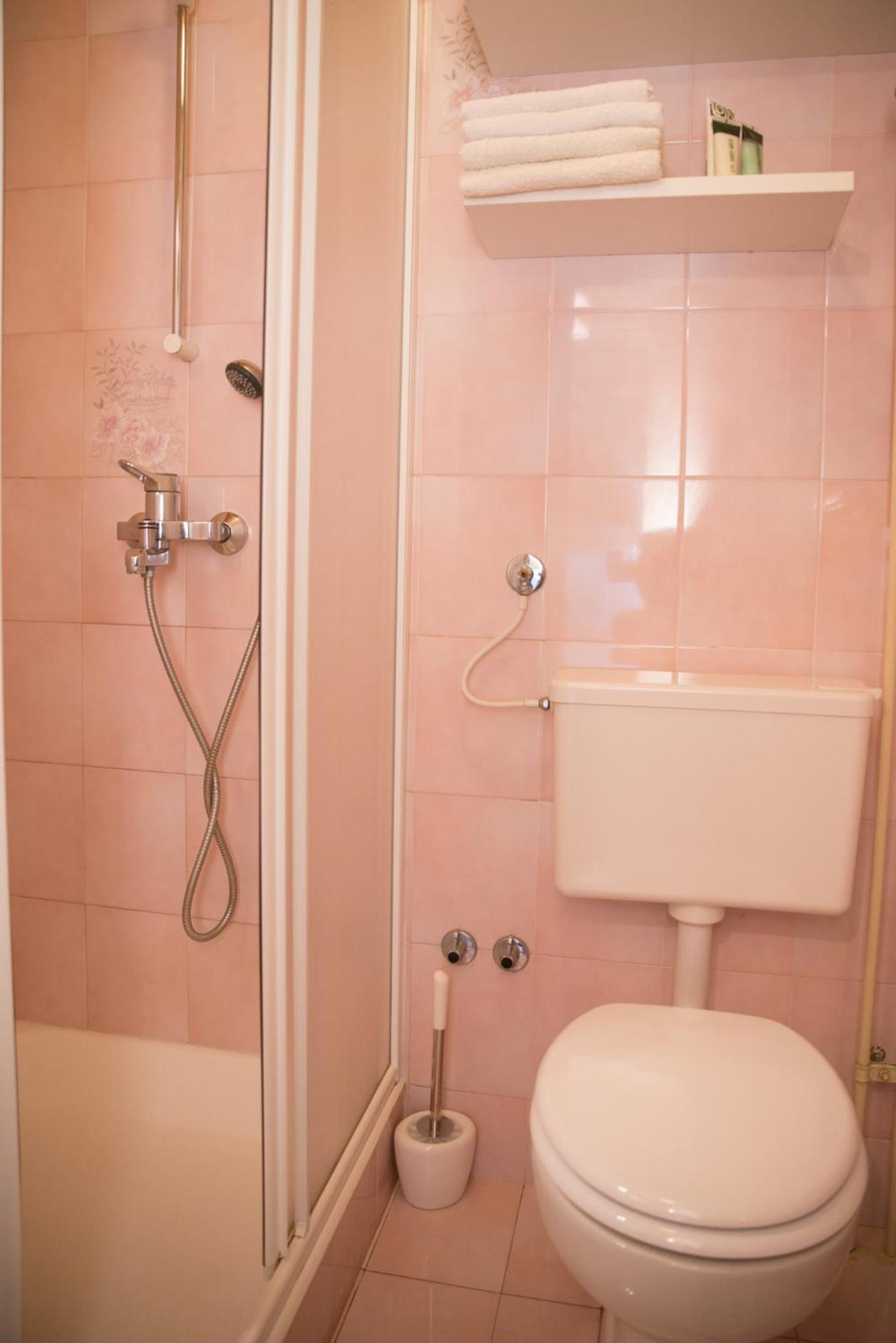 Double or Twin Room with Private Bathroom photo 3