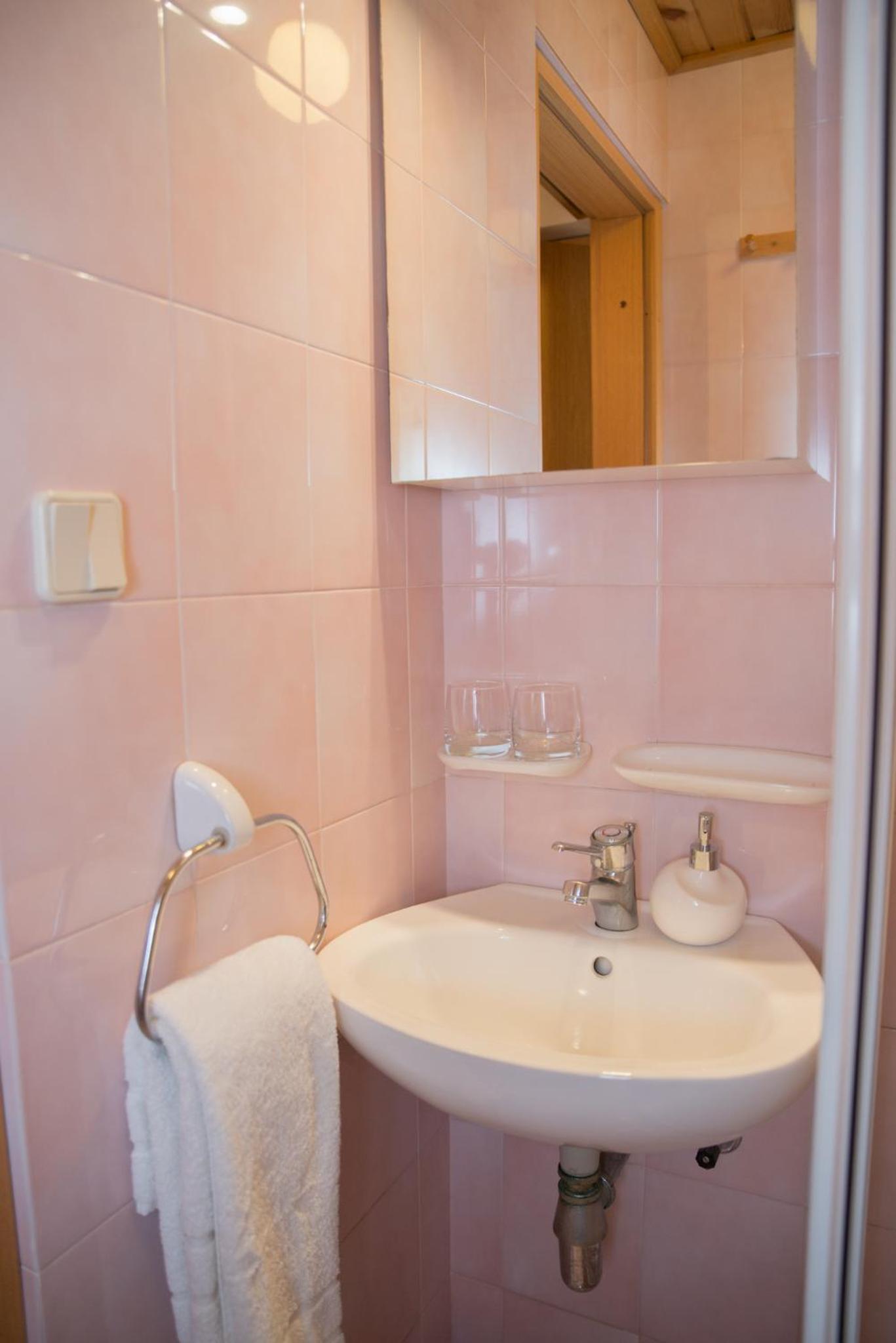 Double or Twin Room with Private Bathroom photo 3