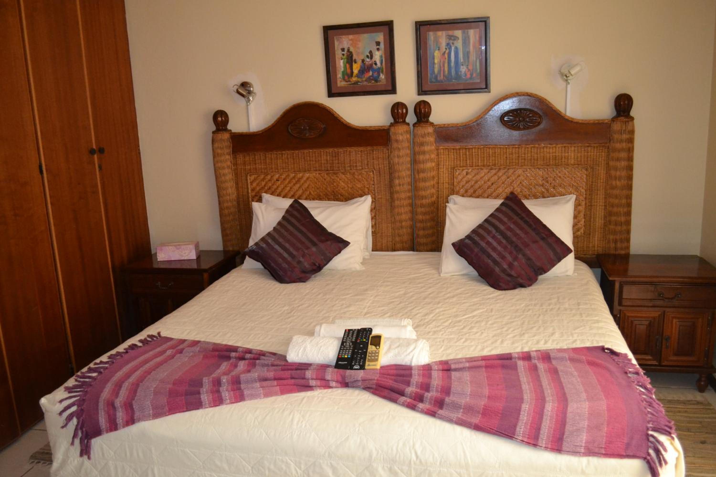 Standard King Room photo 3