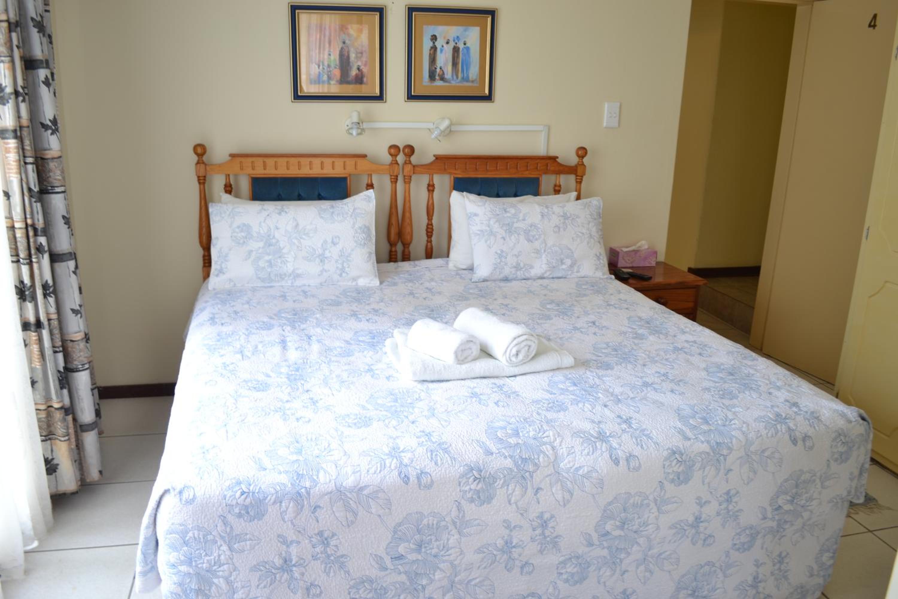 Standard King Room photo 2