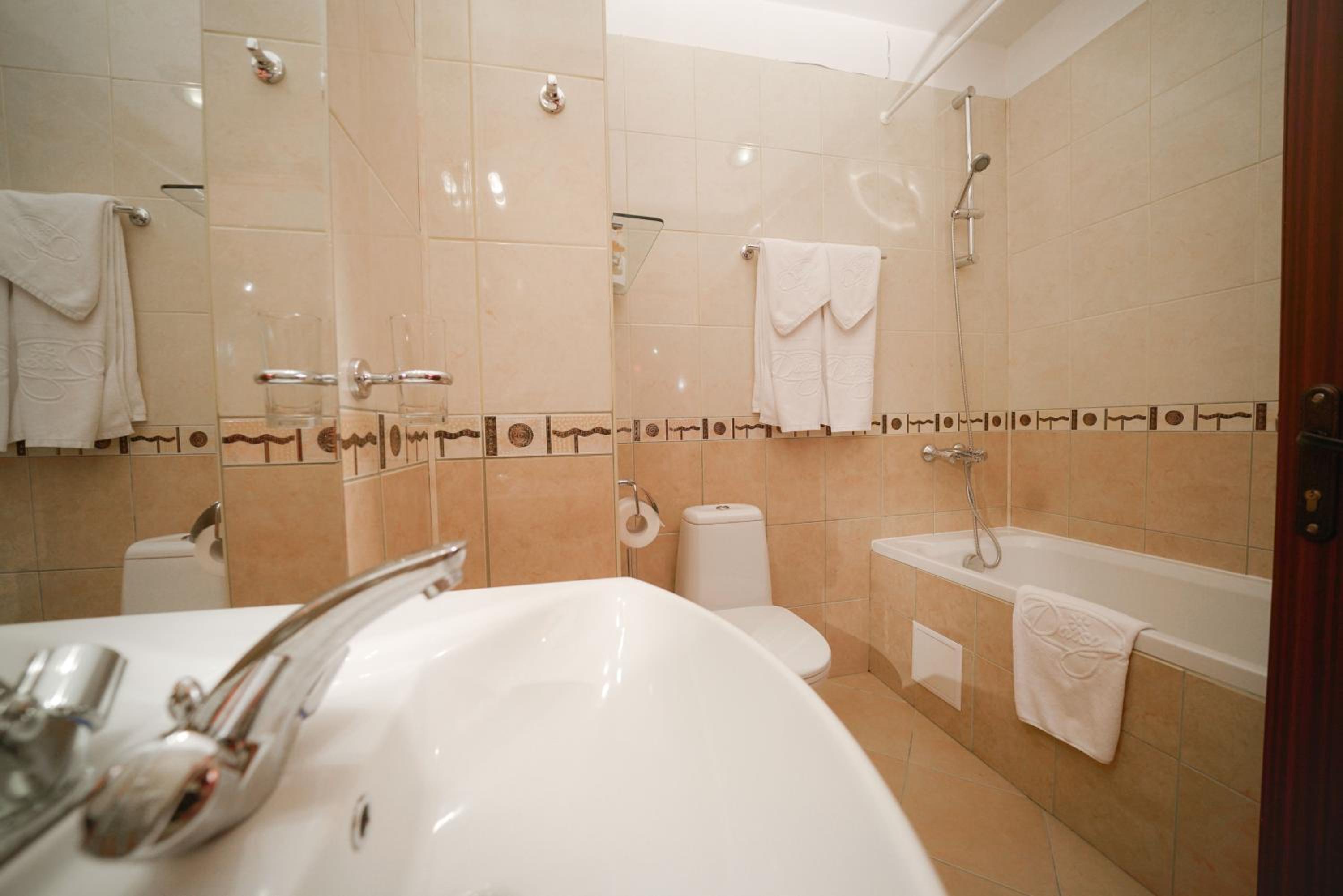 Two-Bedroom Apartment with Balcony photo 2