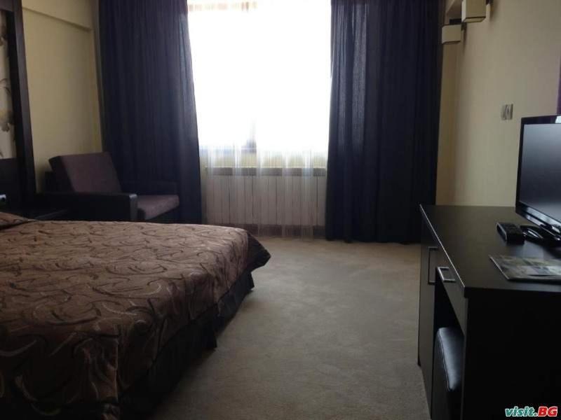 Double Room with Pool View photo 3