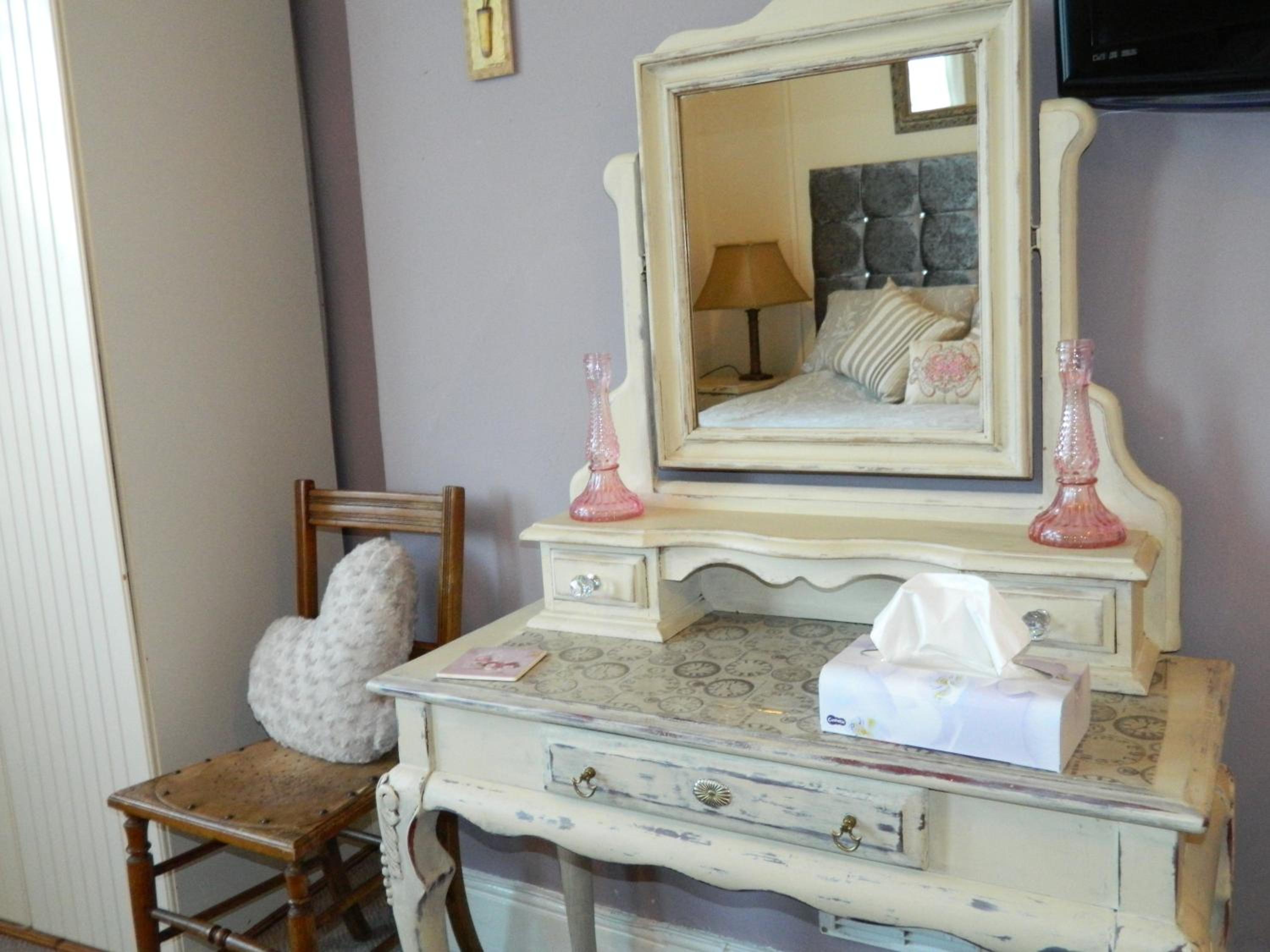 Superior Family Room photo 1