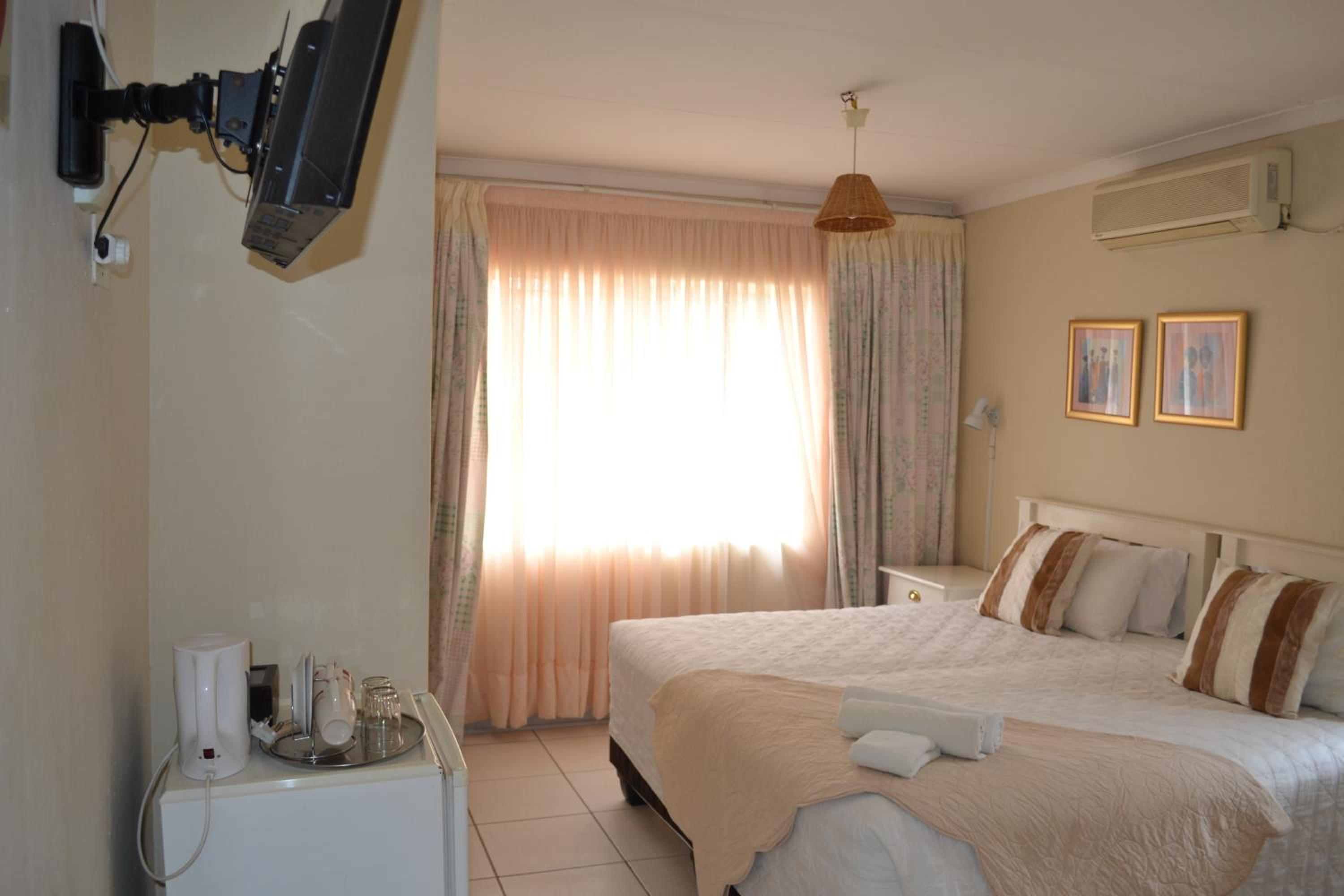 Standard King Room photo 1