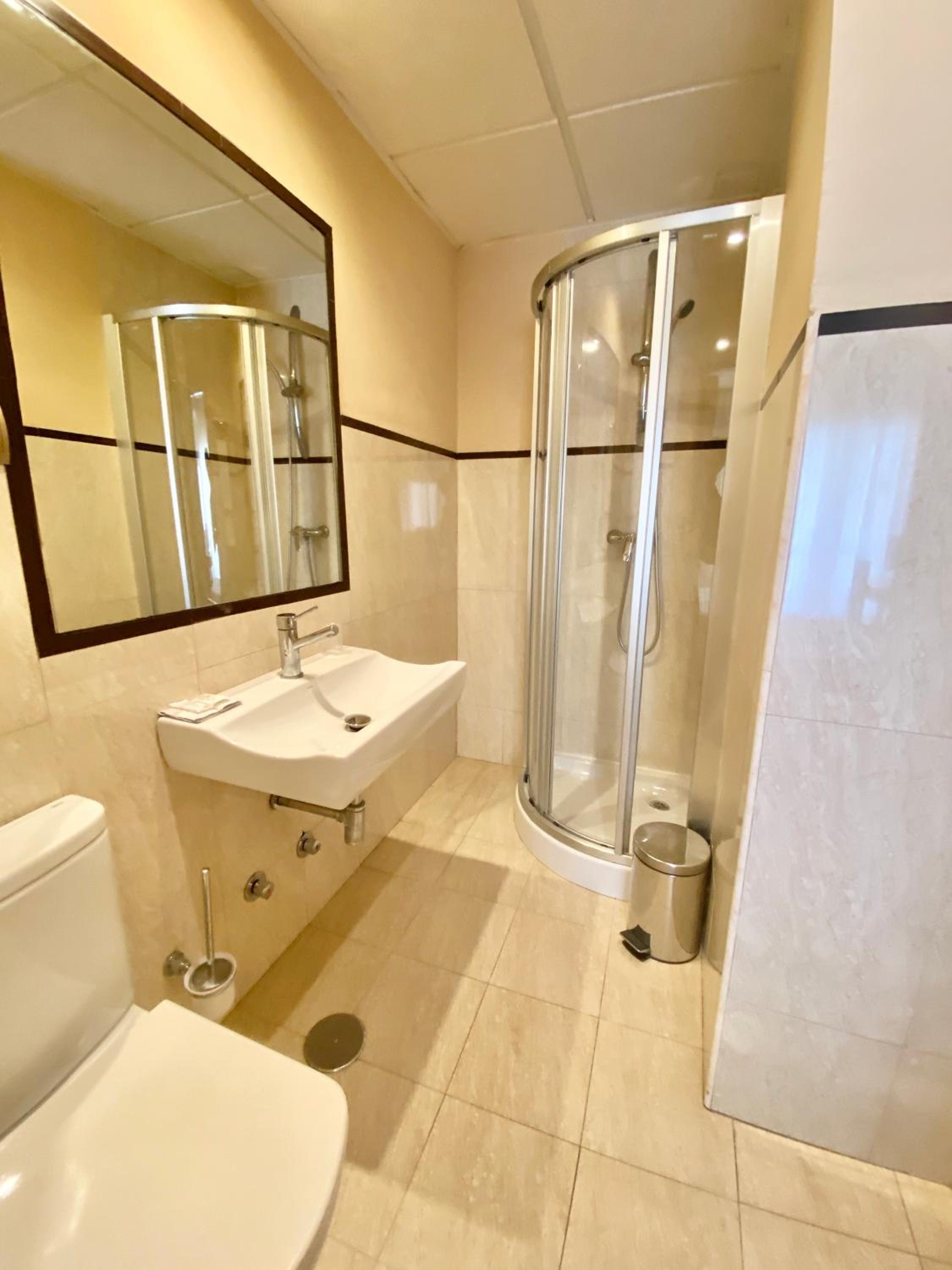 Standard Double Room - Photo 6