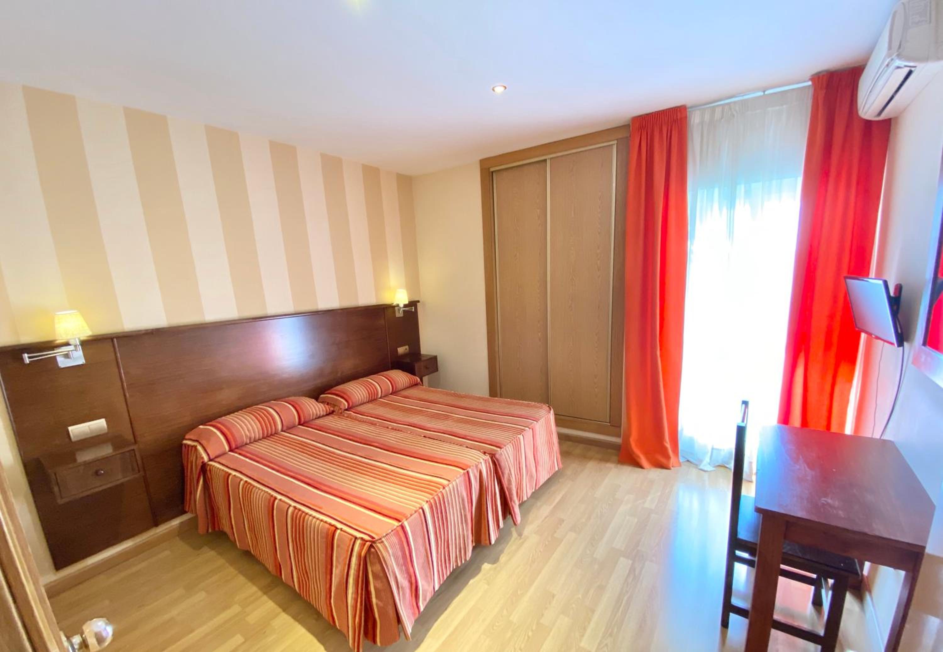 Standard Double Room - Photo 2