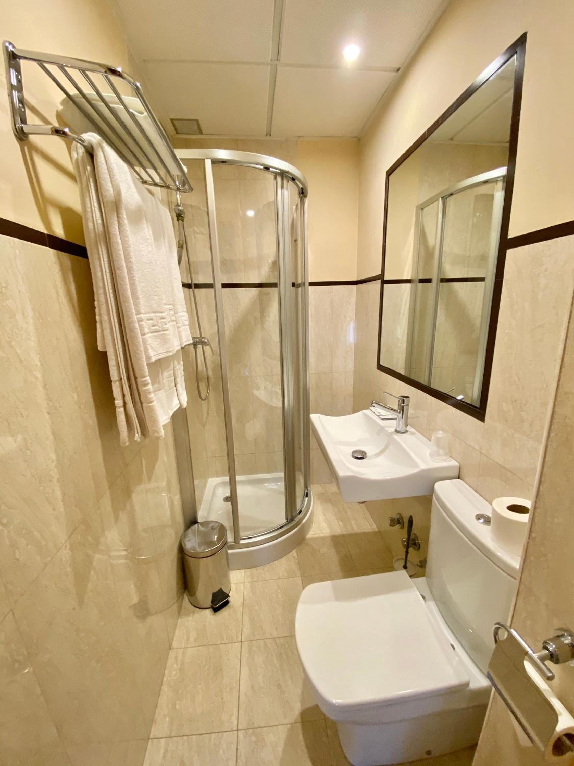 Standard Double Room - Photo 11