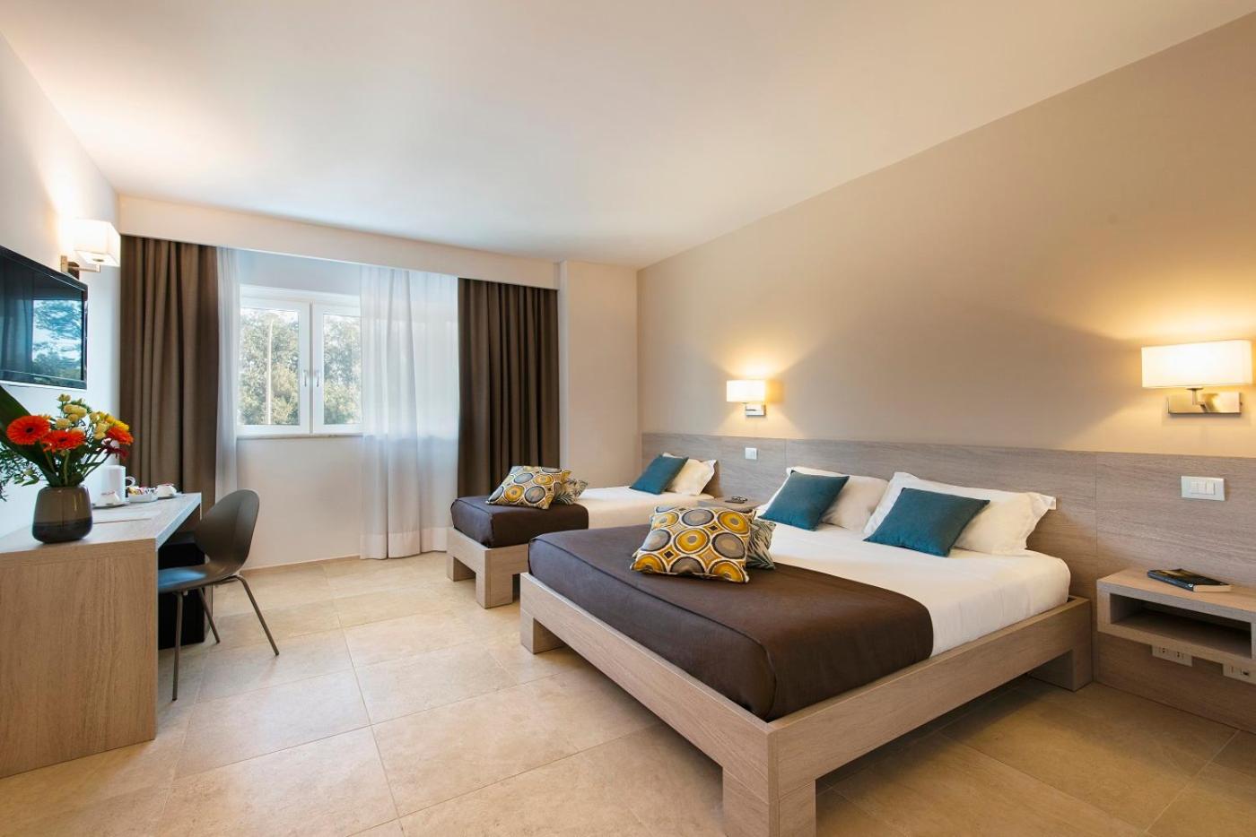 Classic Triple Room - Photo 1