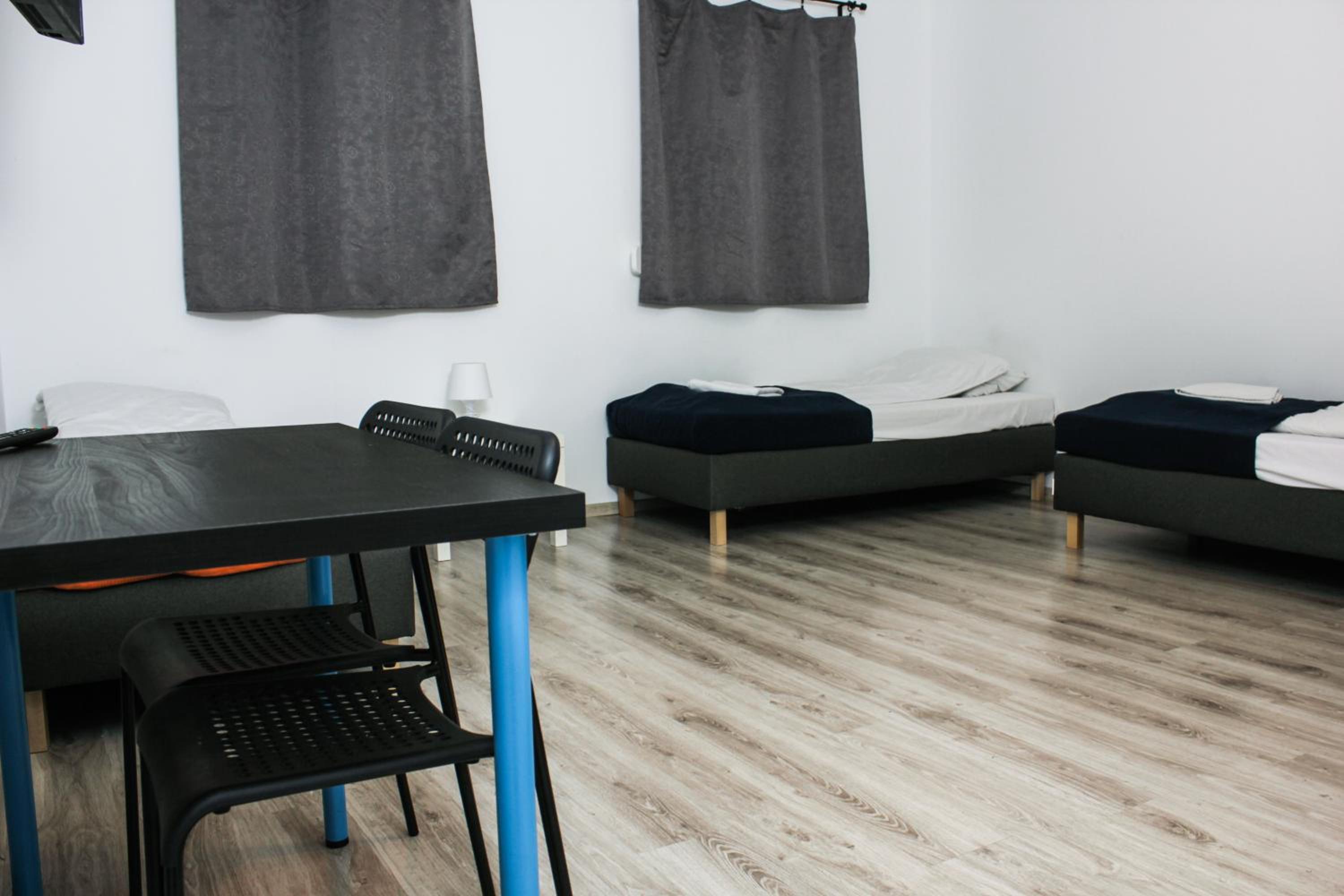 Twin Room with Bathroom - Photo 7