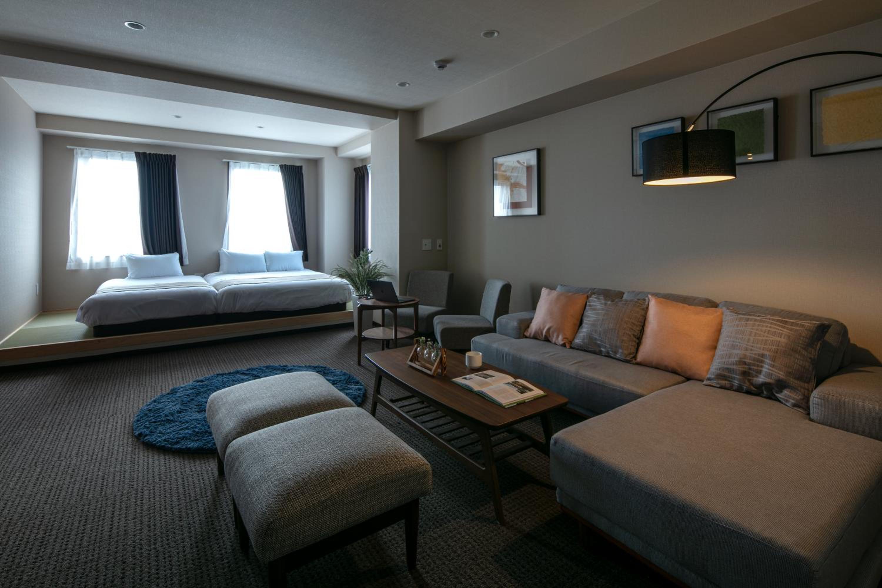 Deluxe Queen Suite - Photo 17